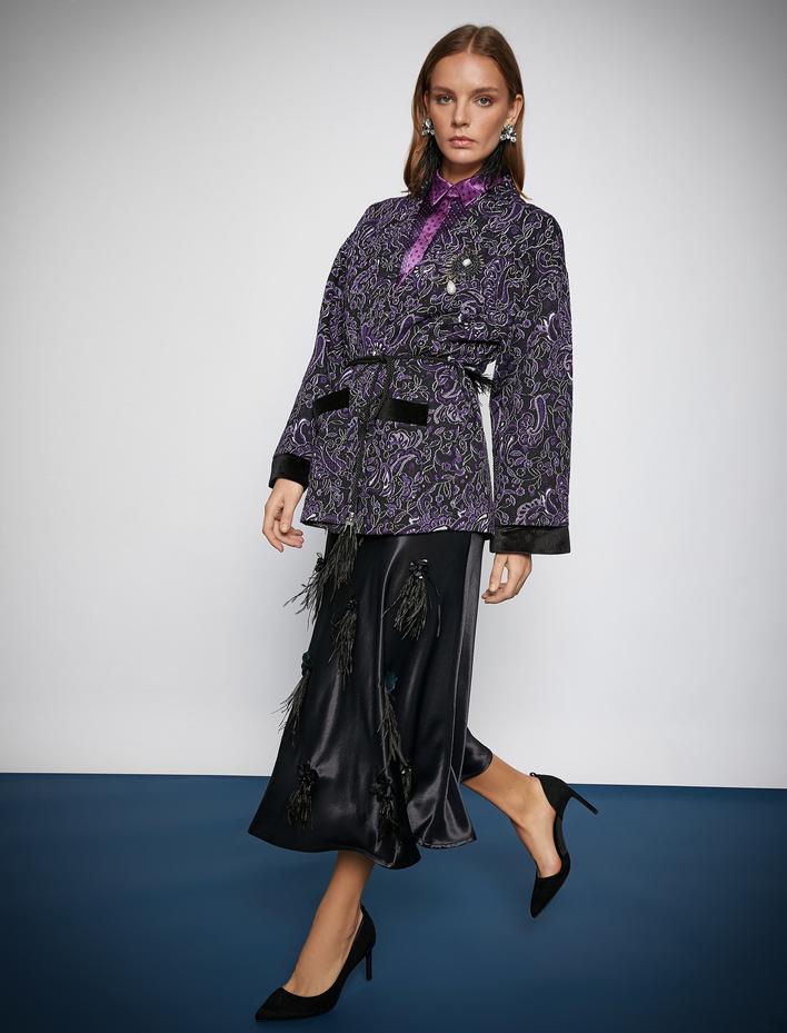  Melis Ağazat X Koton - İşlemeli Saten Midi Etek