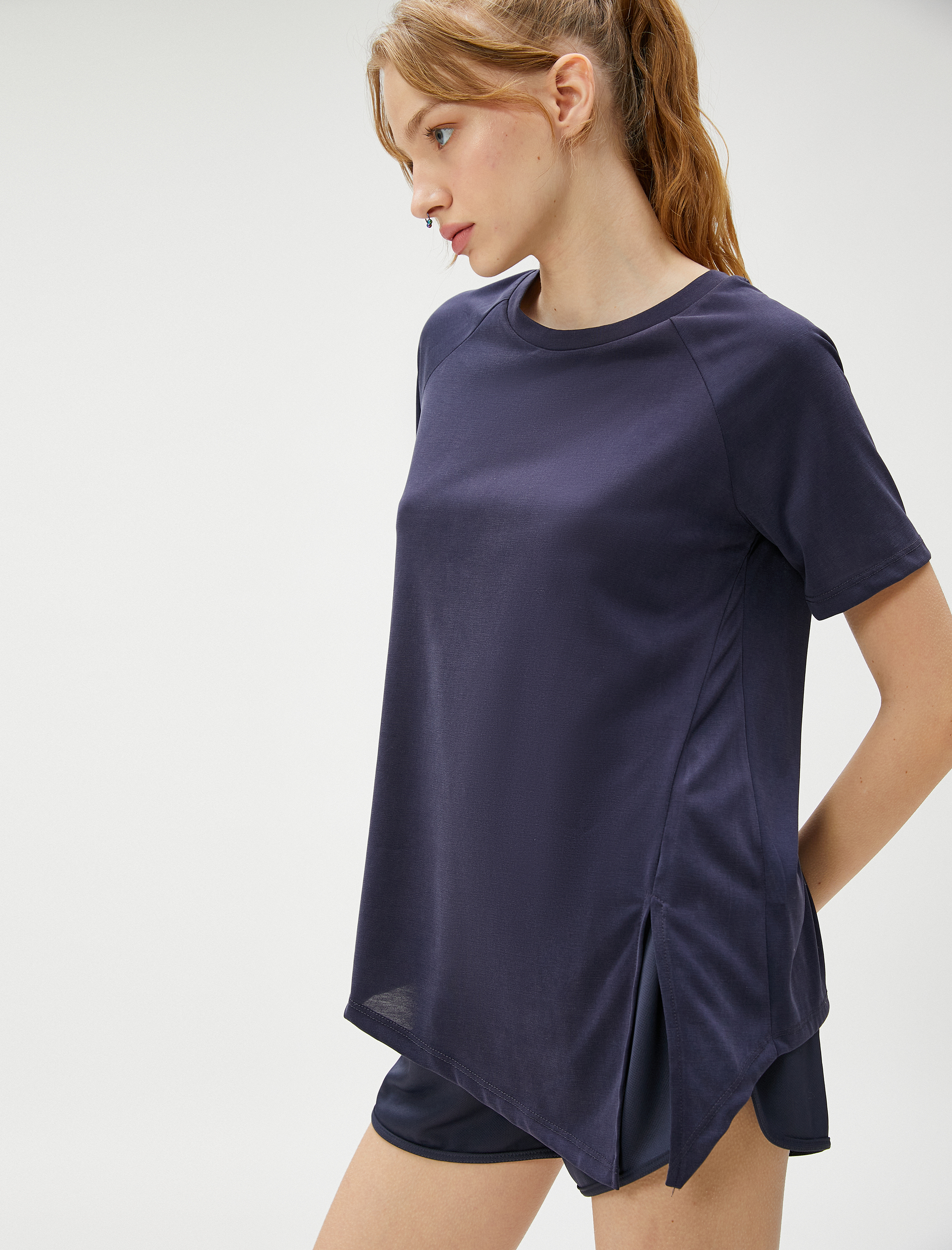   Modal Karışımlı Spor Tişört Yırtmaç Detaylı