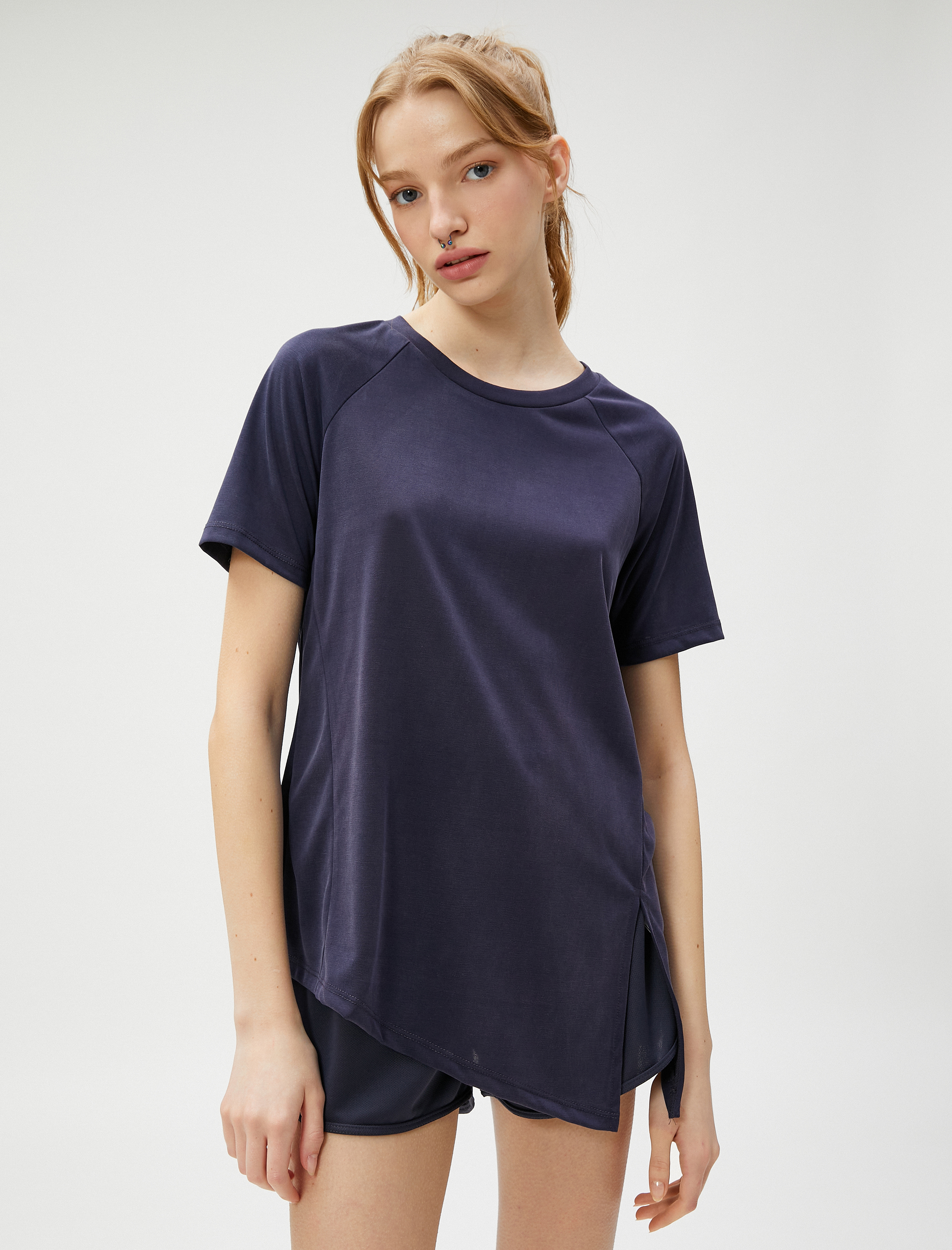   Modal Karışımlı Spor Tişört Yırtmaç Detaylı