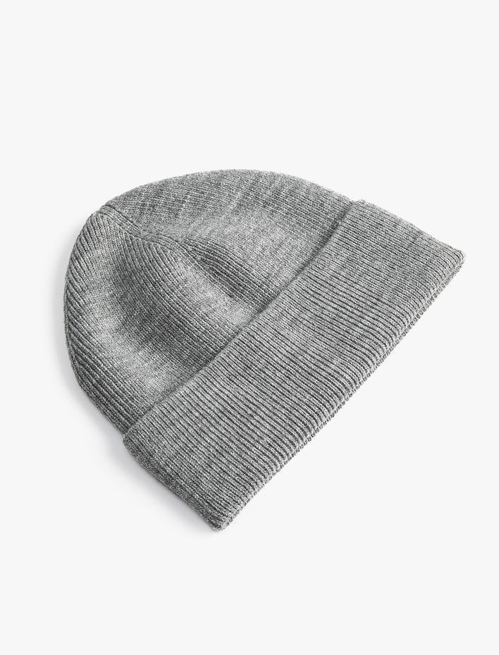 Erkek Katlı Bere Slogan Baskılı Etiket Detaylı