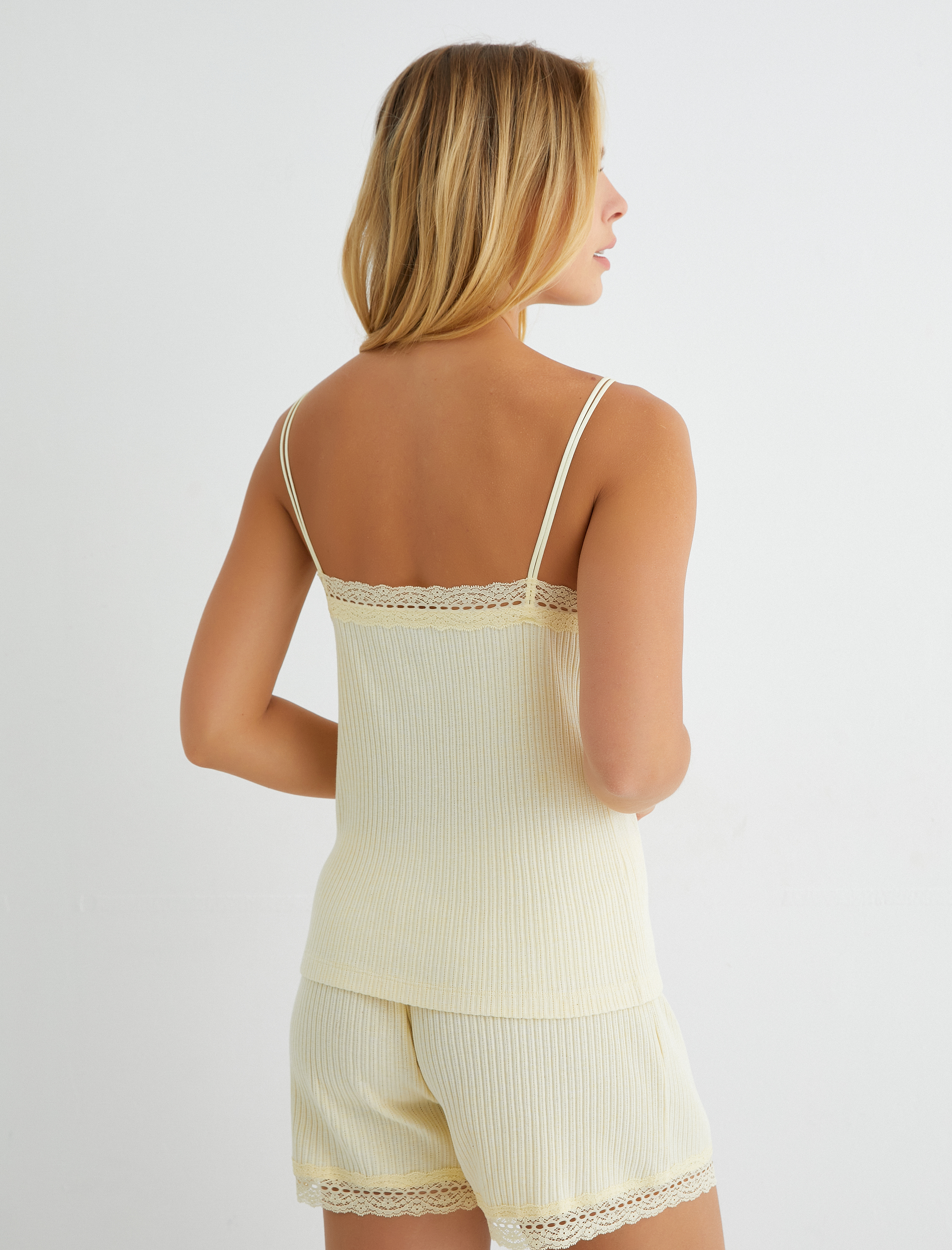   Pijama Üstü Atlet İnce Askılı Dantelli Fitilli