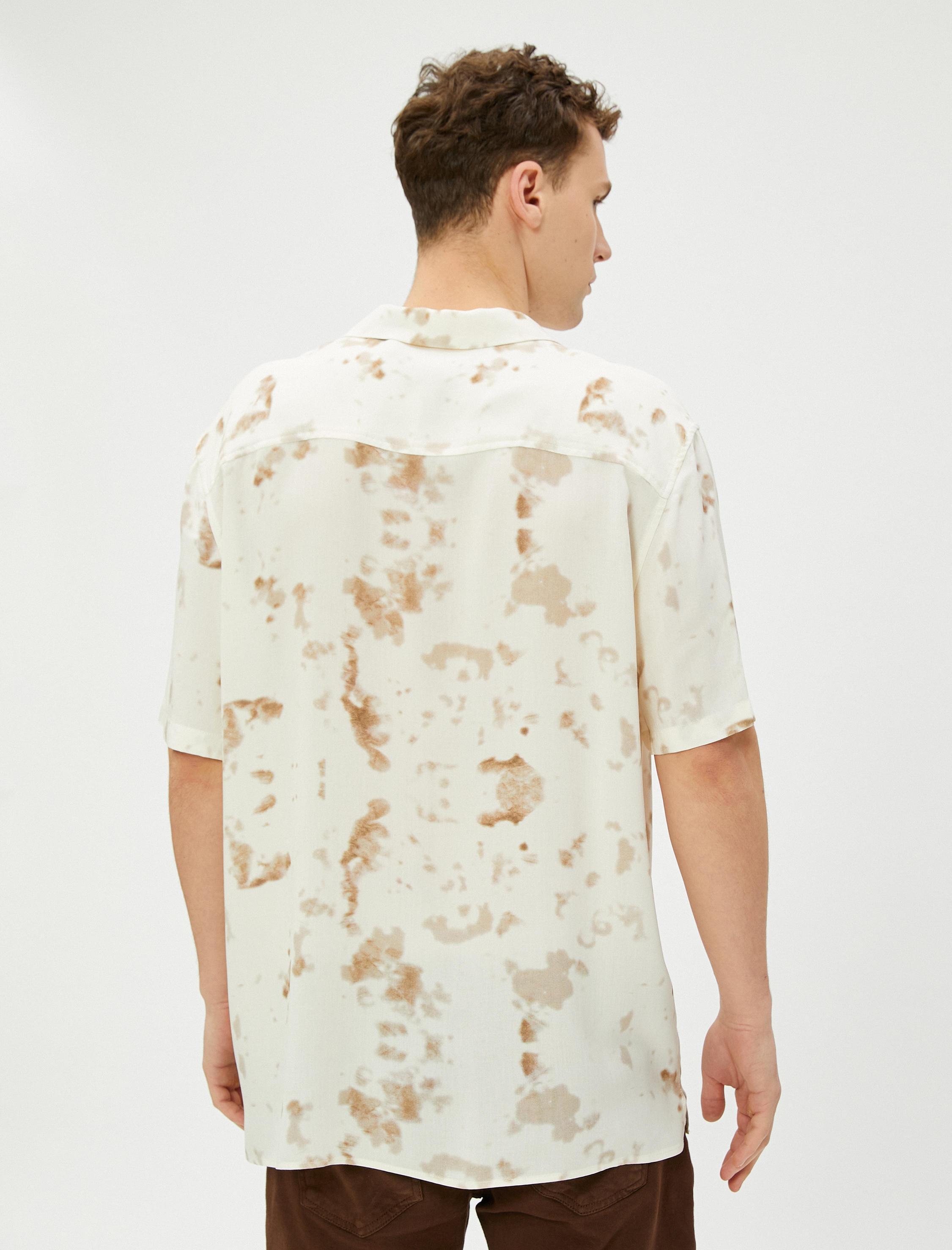   Yazlık Gömlek Kısa Kollu Devrik Yaka Soyut Baskı Detaylı Viskon Kumaş