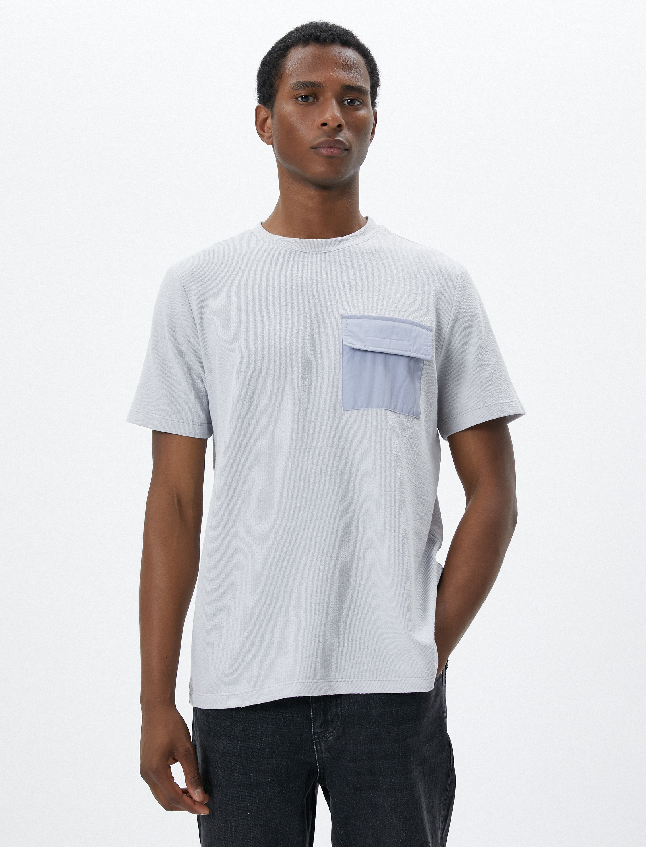   Kapaklı Cep Detaylı Tişört Bisiklet Yaka Kısa Kollu