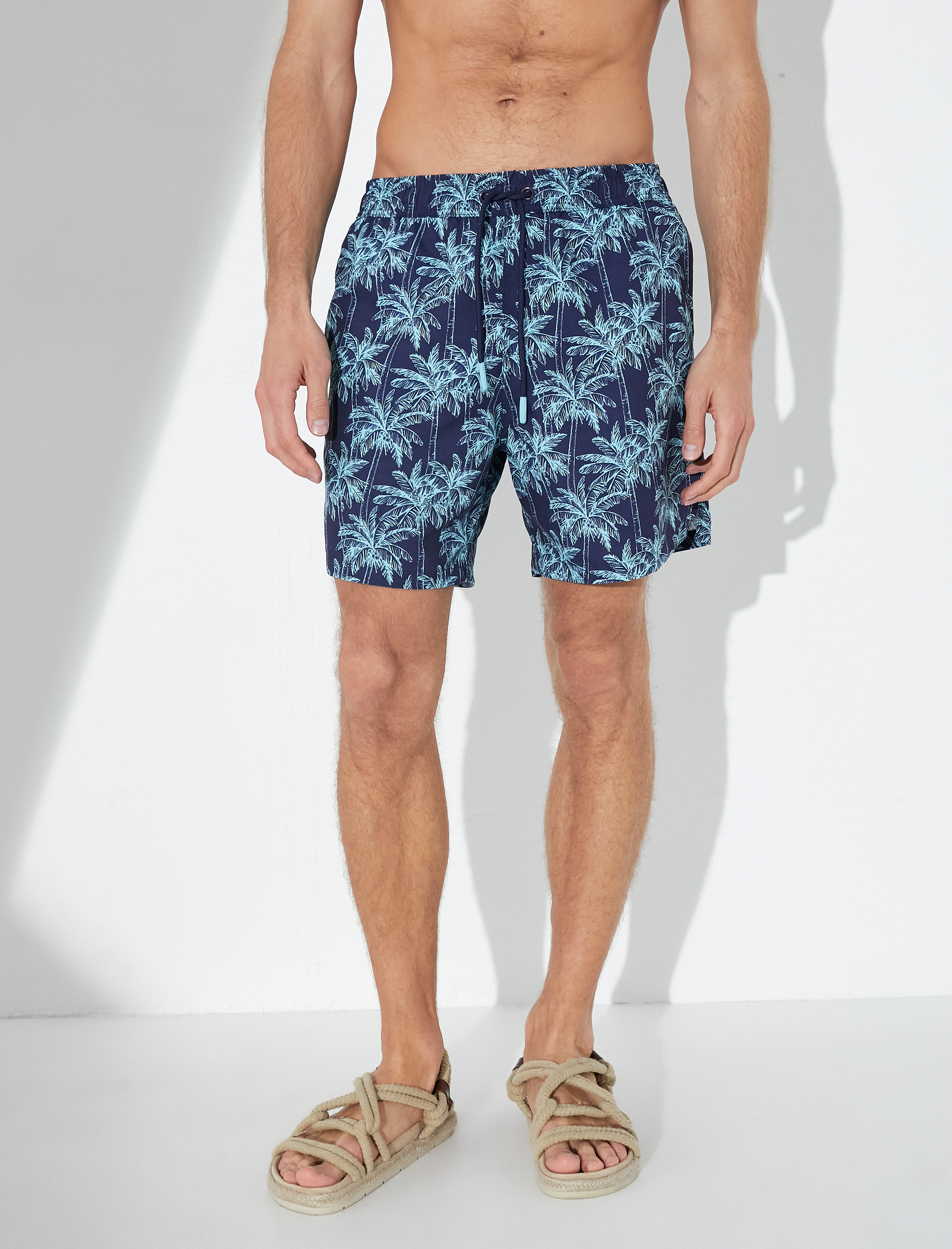   Deniz Şortu Palmiye Baskılı Beli Bağcıklı Cepli