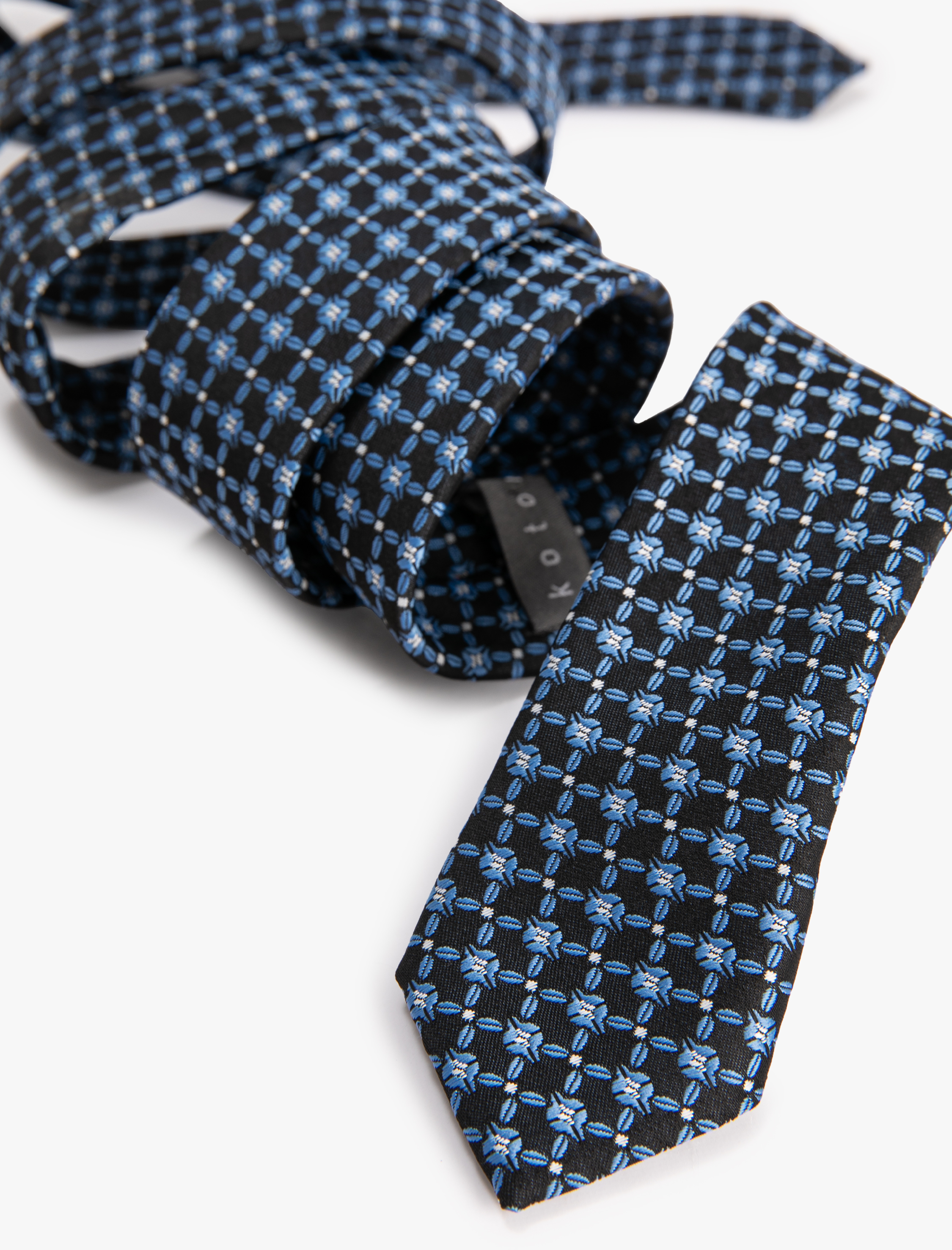   Çiçek İşlemeli Kravat