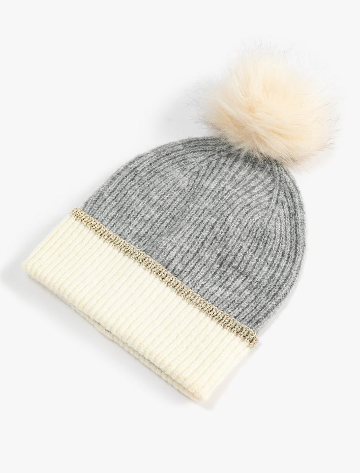 Kadın Örgü Bere Lastikli Peluş Ponponlu