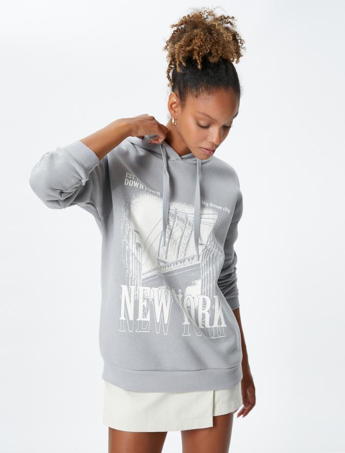  Şardonlu Kapüşonlu Sweatshirt Slogan Baskılı Rahat Kesim Uzun Kollu
