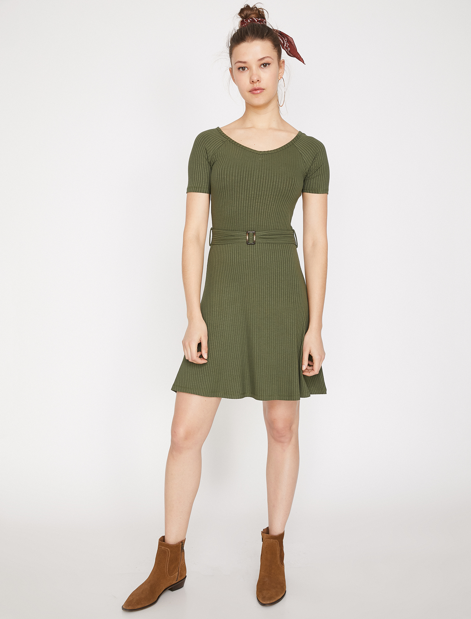   Kemer Detaylı Elbise