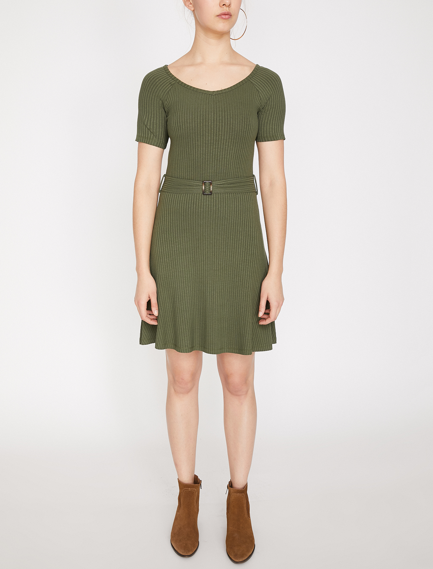   Kemer Detaylı Elbise