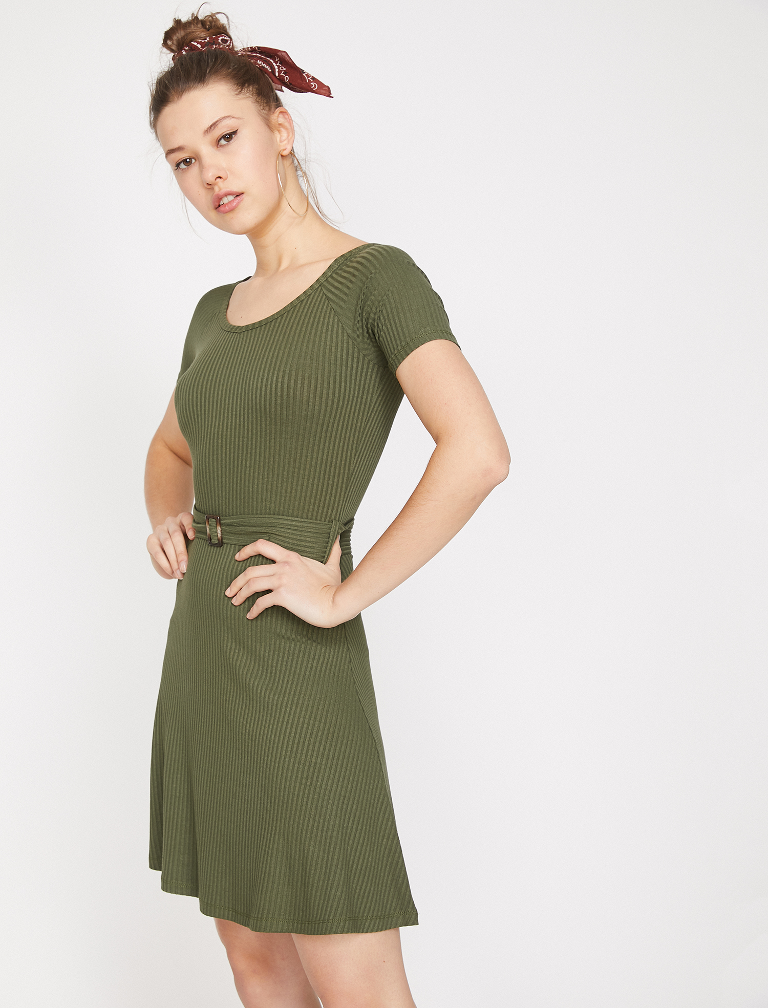   Kemer Detaylı Elbise