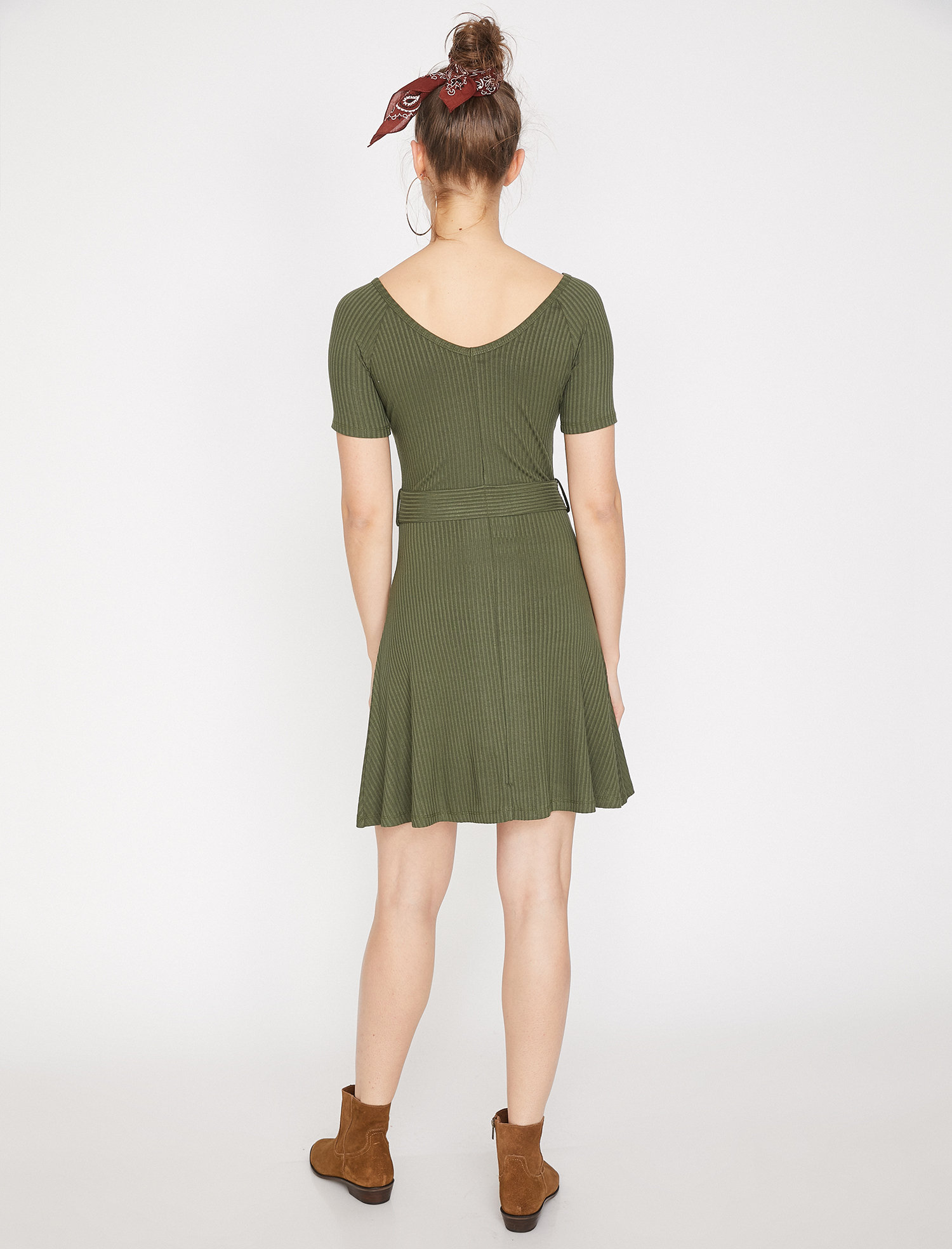   Kemer Detaylı Elbise