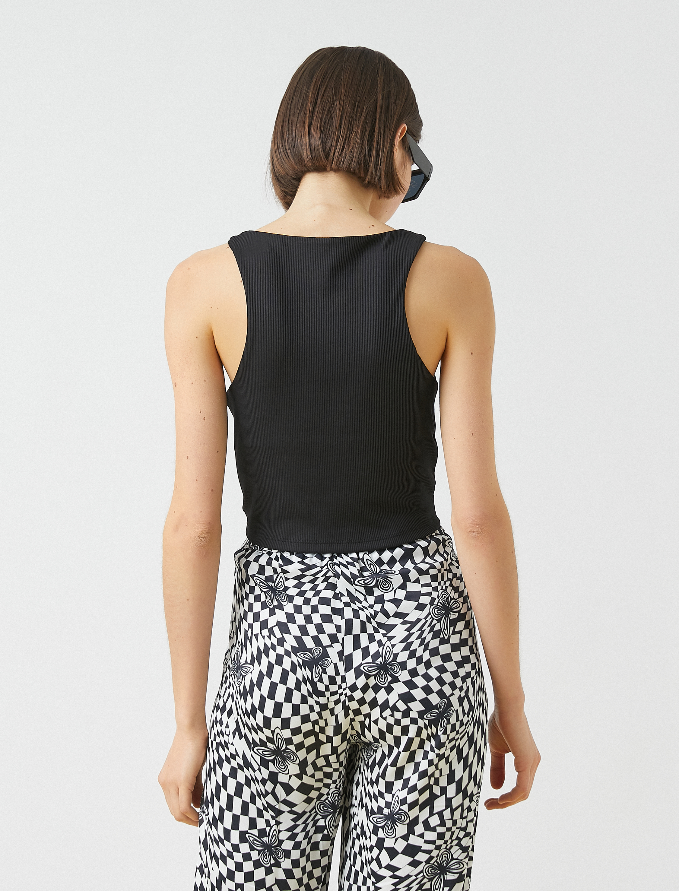   Crop Atlet Halter Yaka Pencere Detaylı