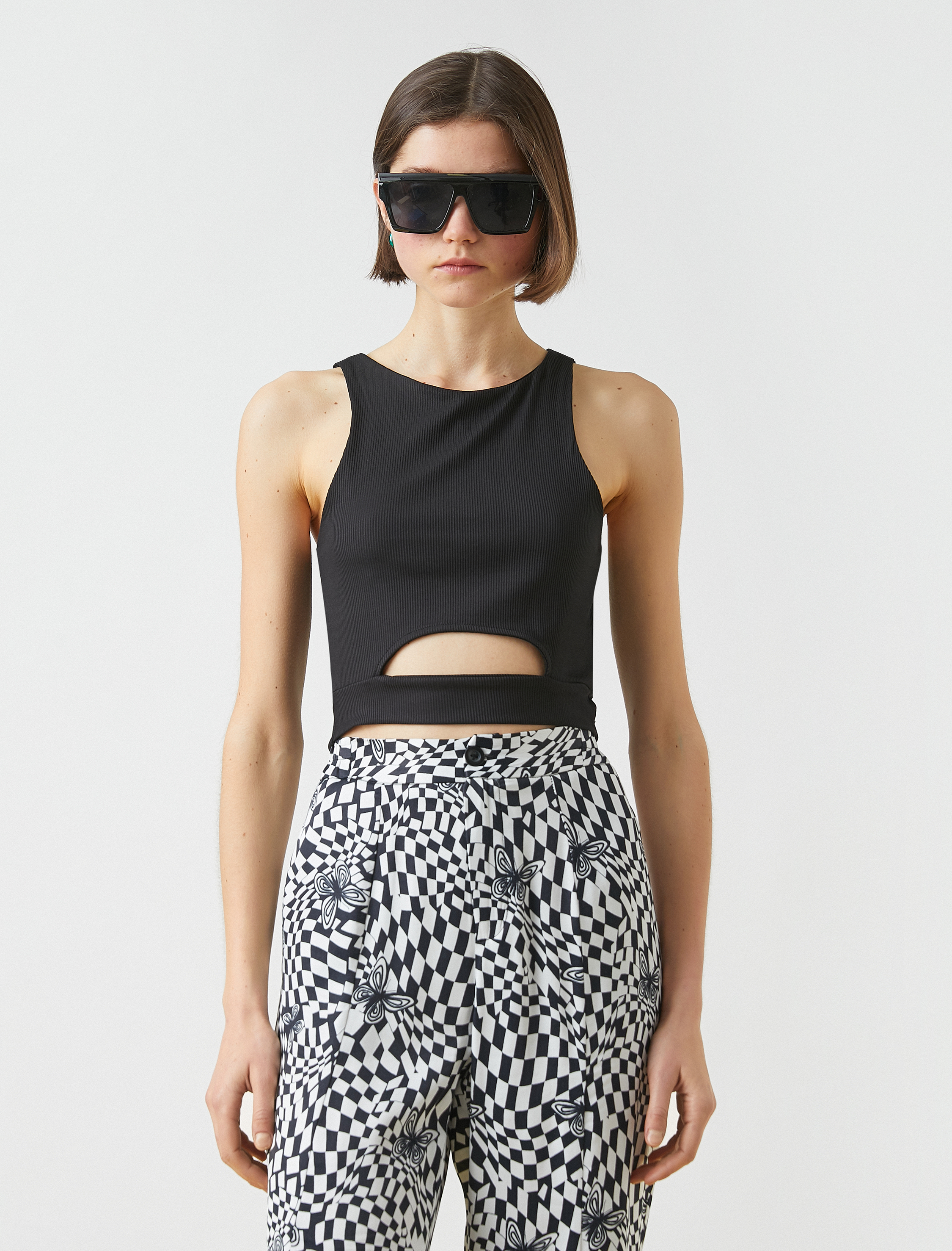   Crop Atlet Halter Yaka Pencere Detaylı