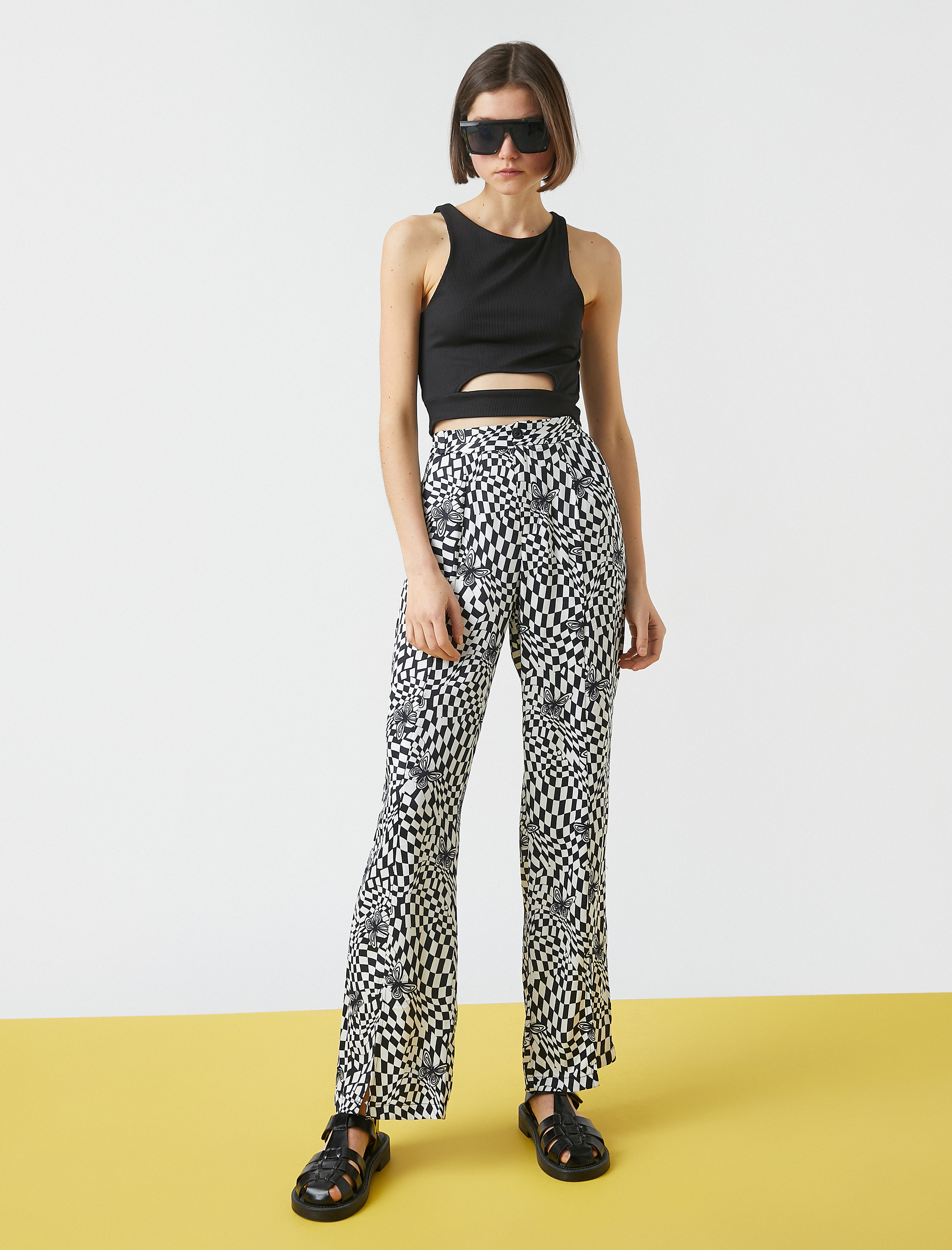   Crop Atlet Halter Yaka Pencere Detaylı