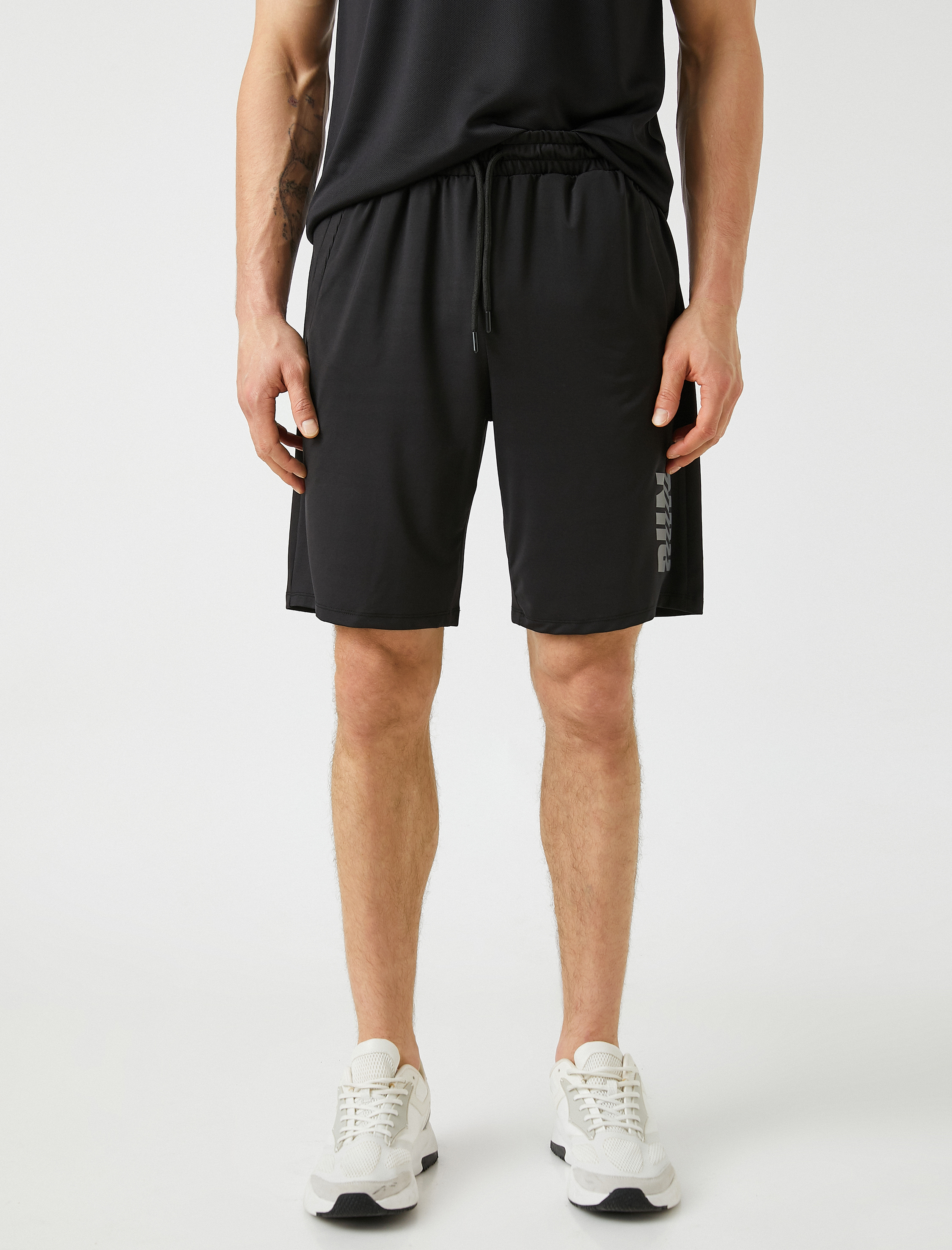   Spor Şort Cep Detaylı