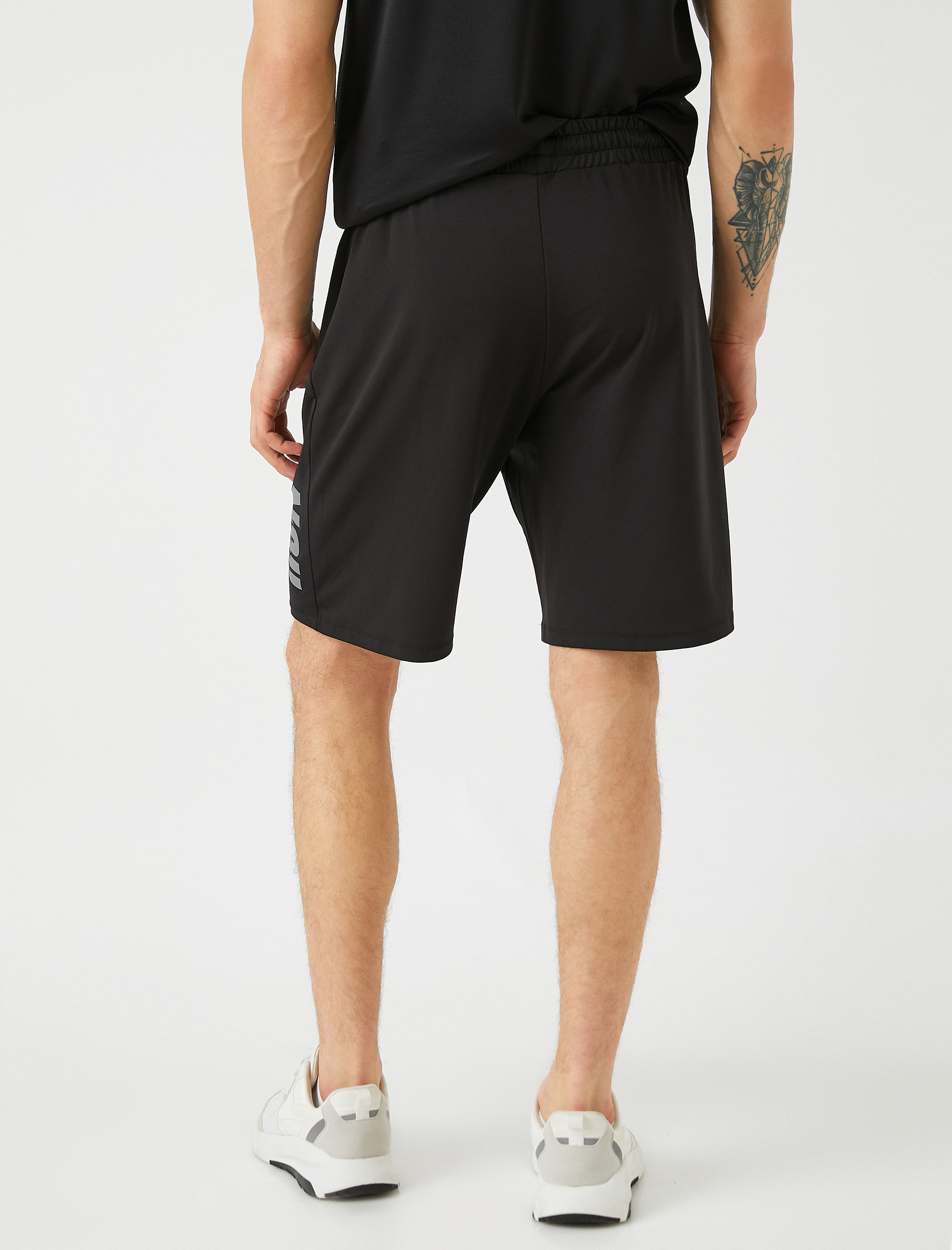   Spor Şort Cep Detaylı