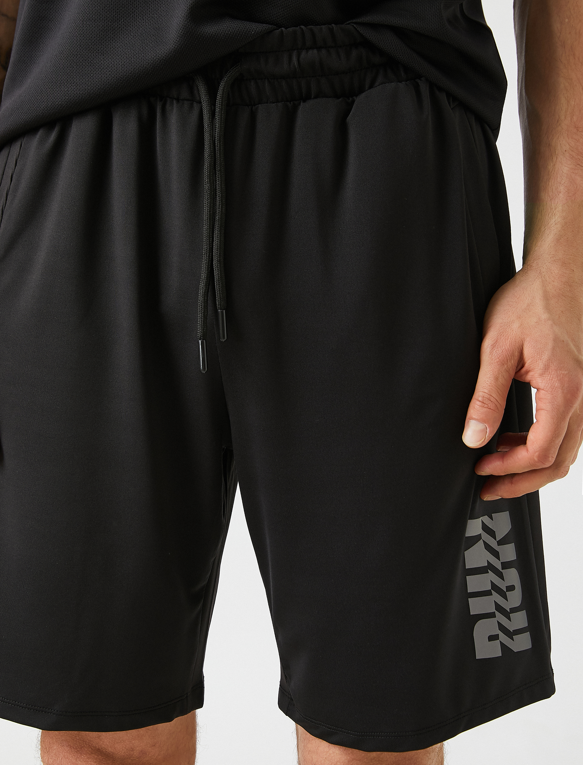   Spor Şort Cep Detaylı