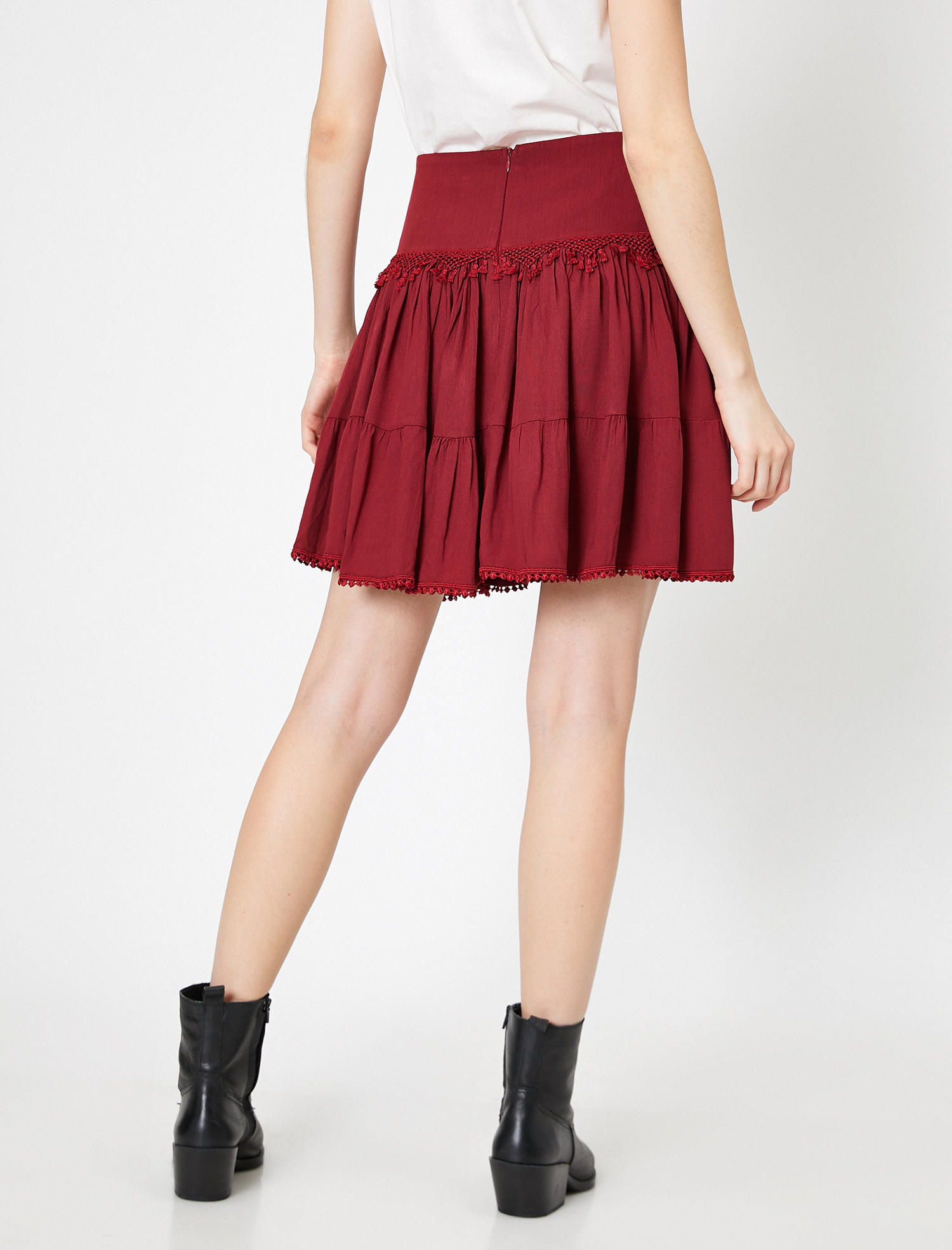   Fırfır Detaylı Etek