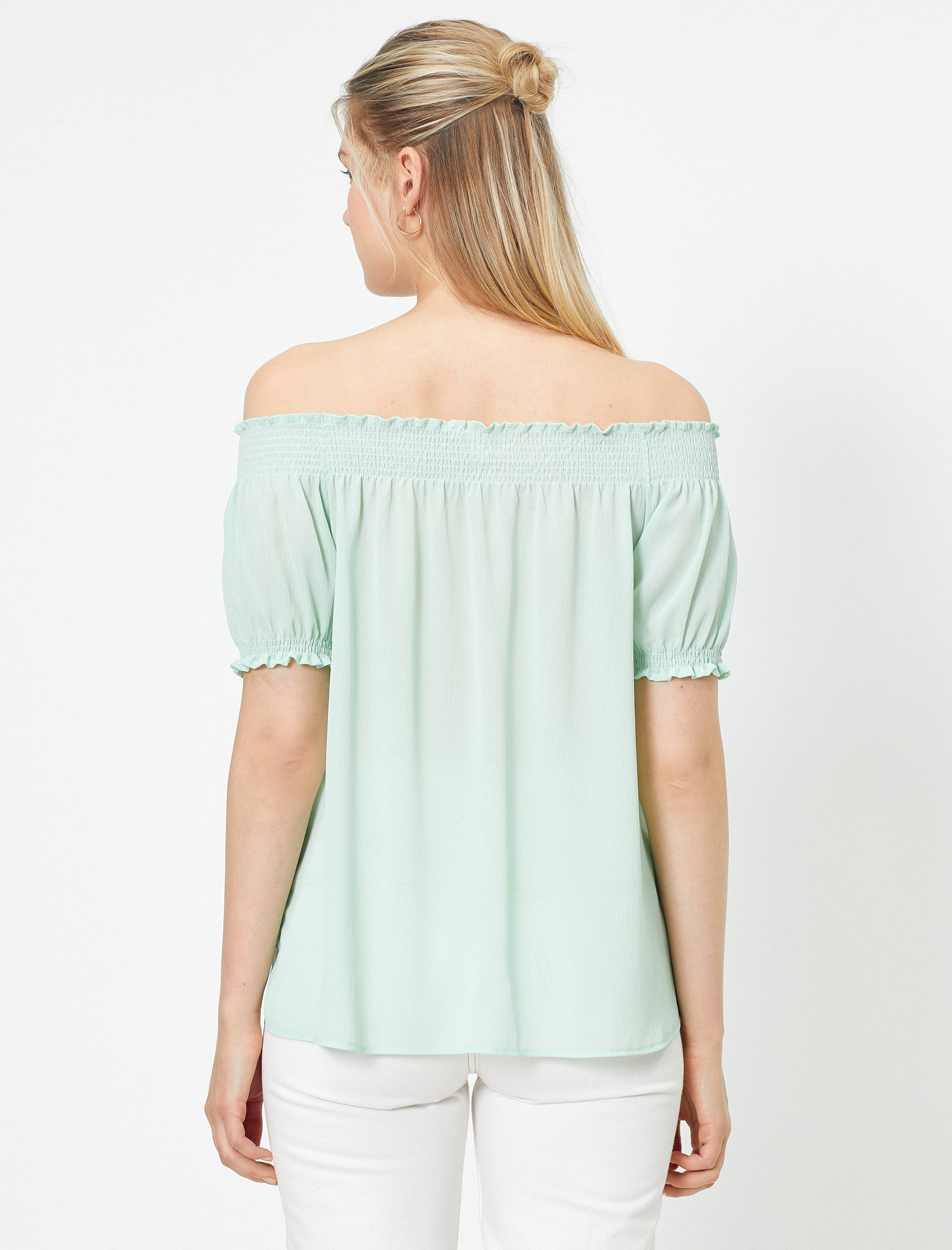   Omzu Açık Kısa Kollu Fırfır Detaylı Bluz