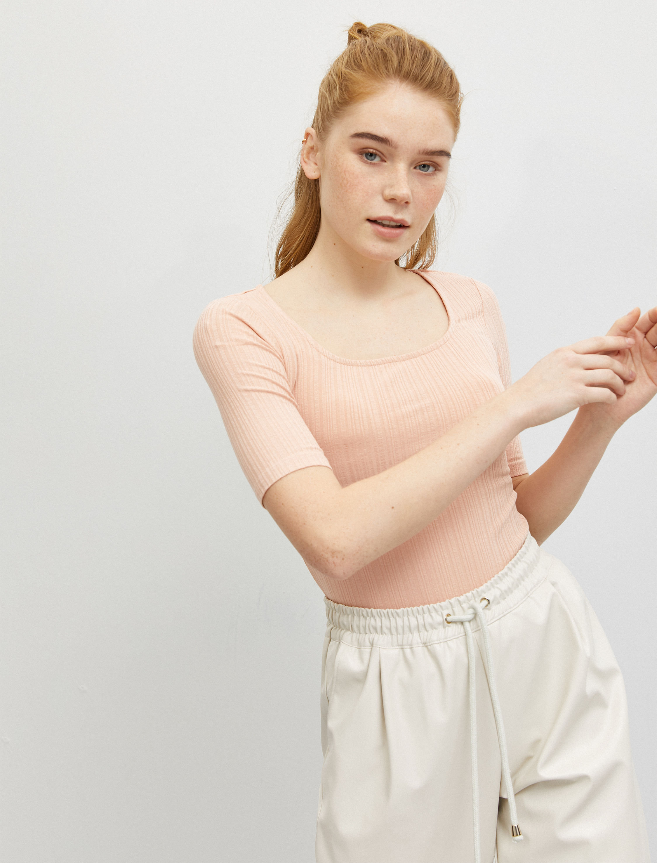 Kare Yaka Basic Tişört