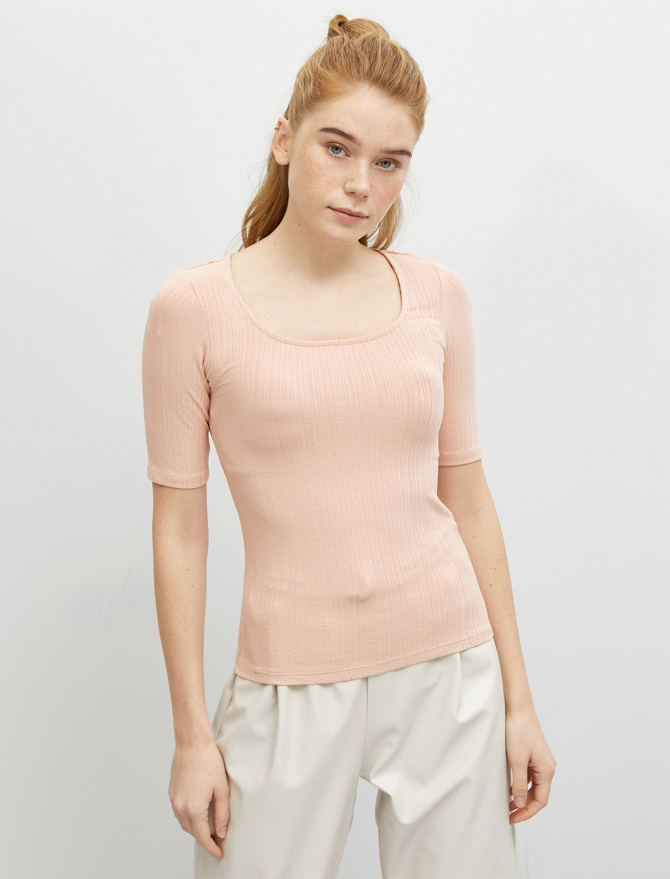 Kare Yaka Basic Tişört