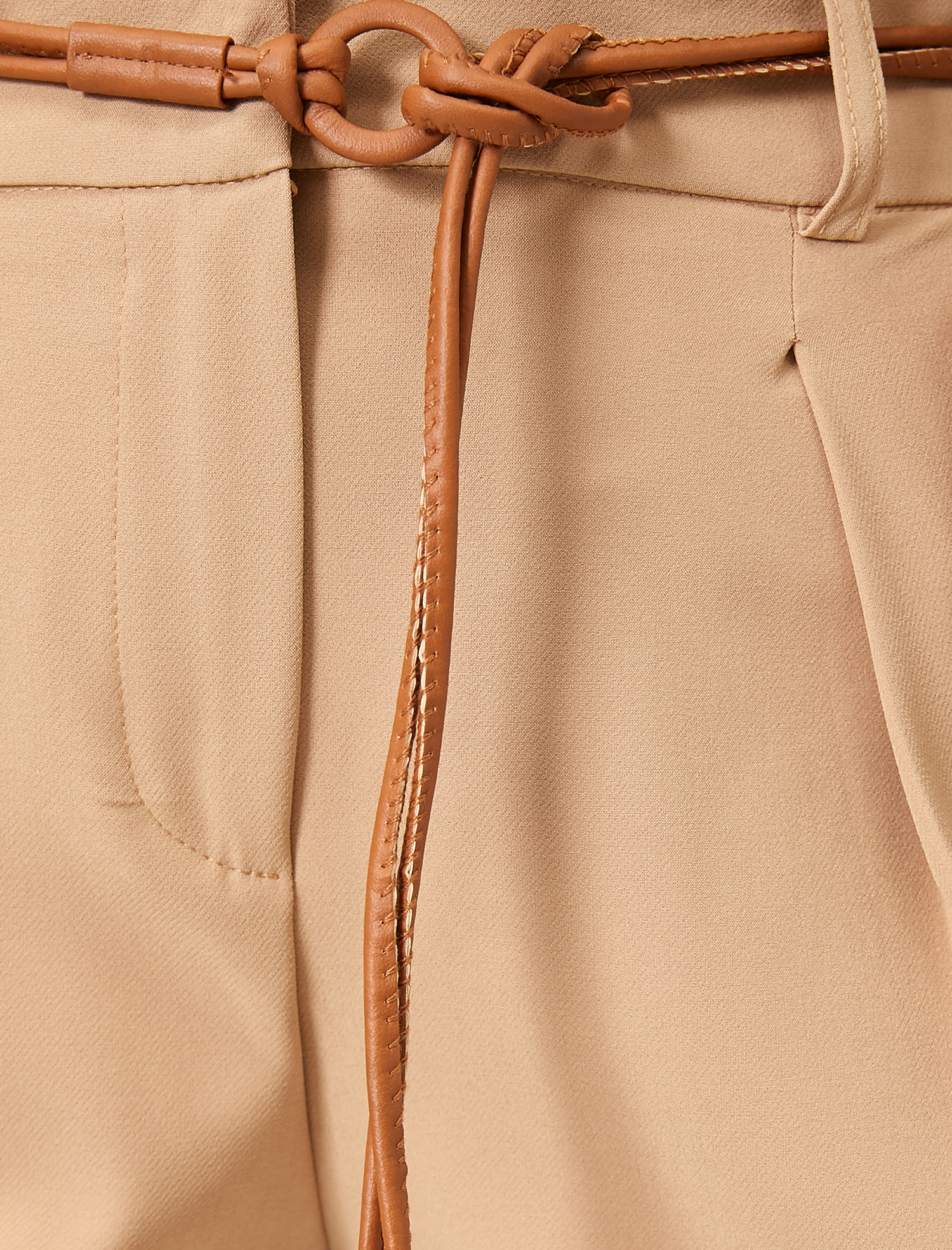   Kemer Detaylı Pilili Pantolon