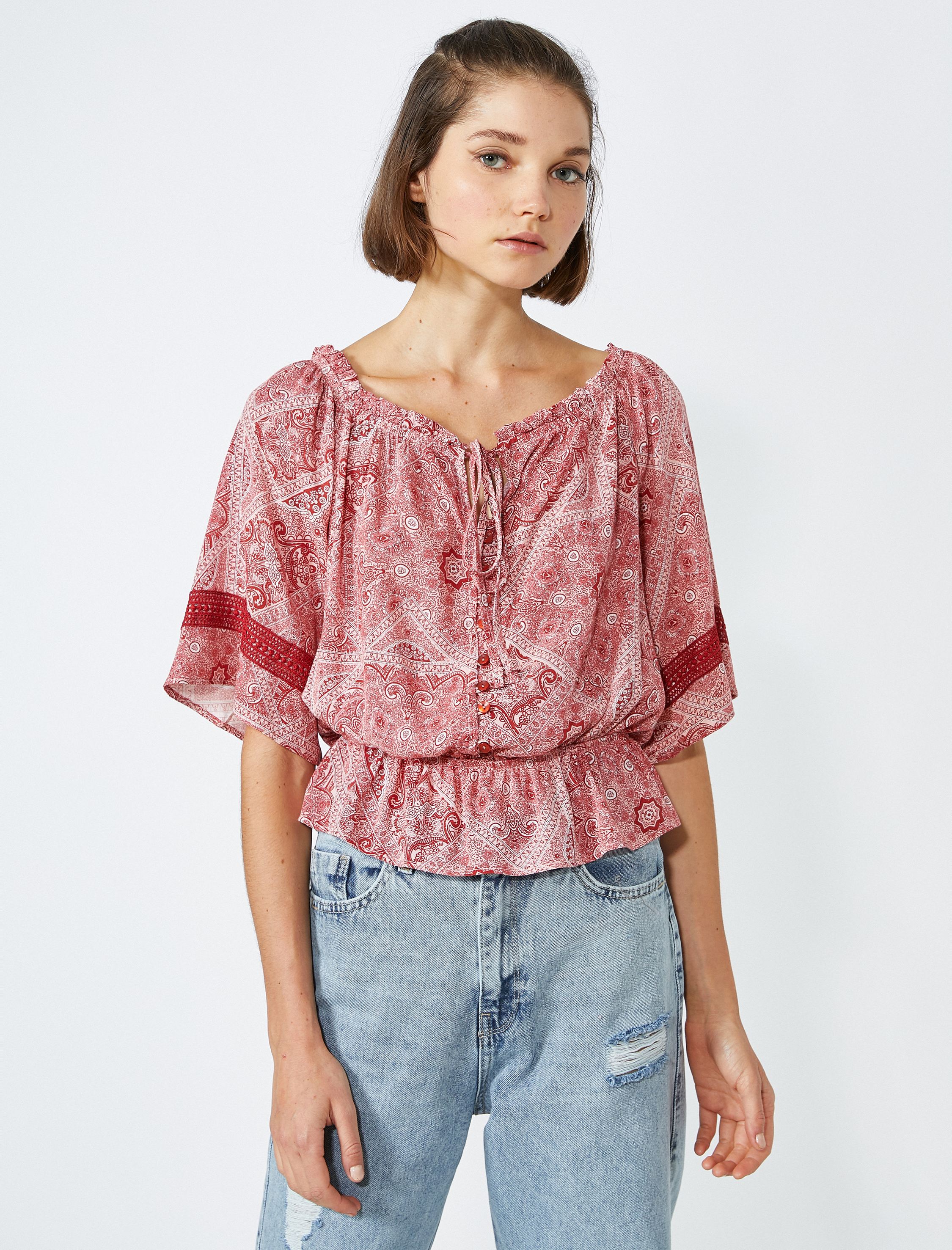   Yakası Bağcıklı Bluz