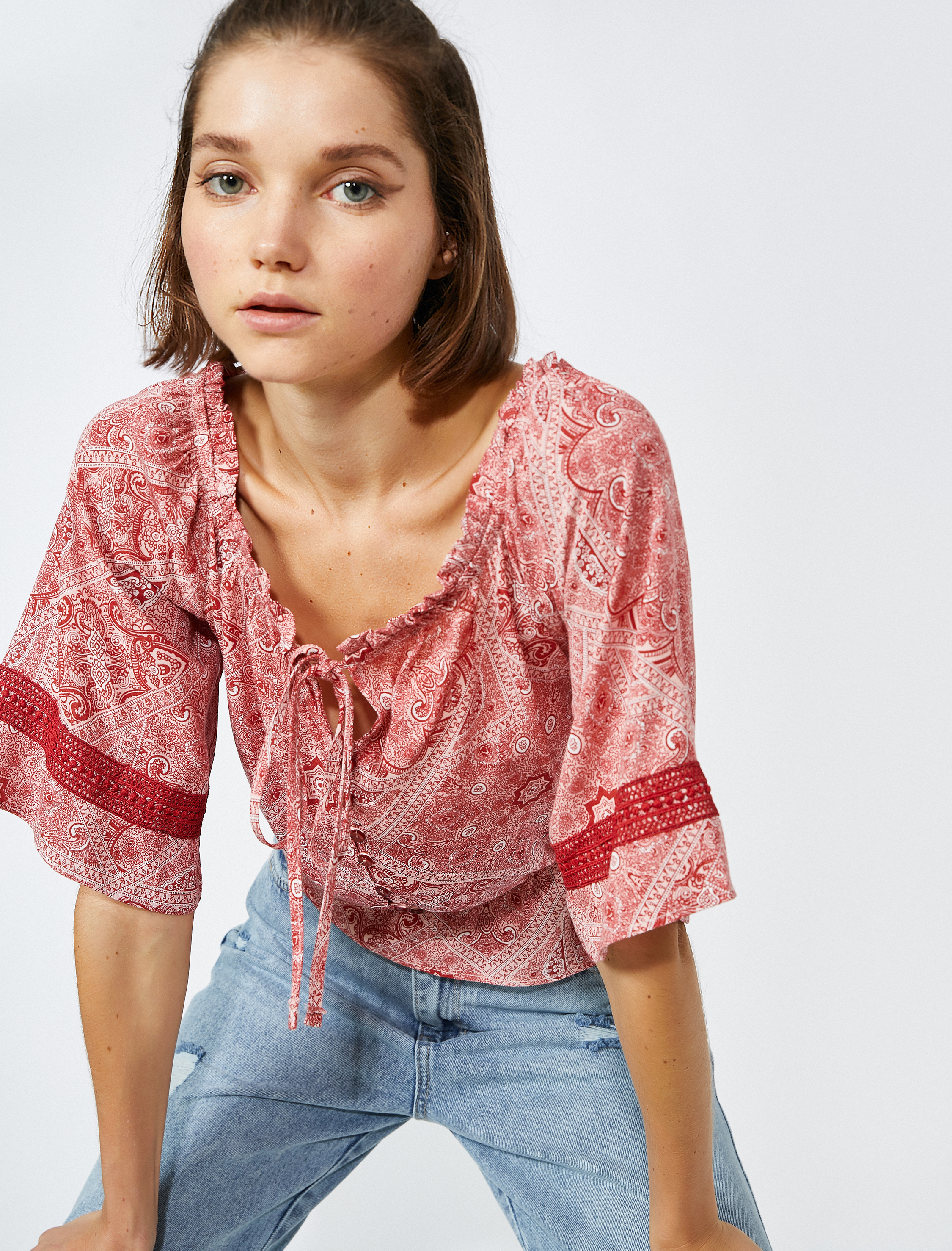   Yakası Bağcıklı Bluz