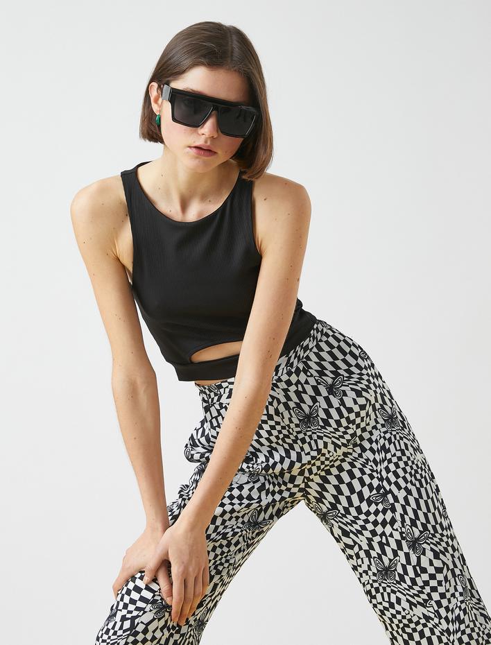  Crop Atlet Halter Yaka Pencere Detaylı