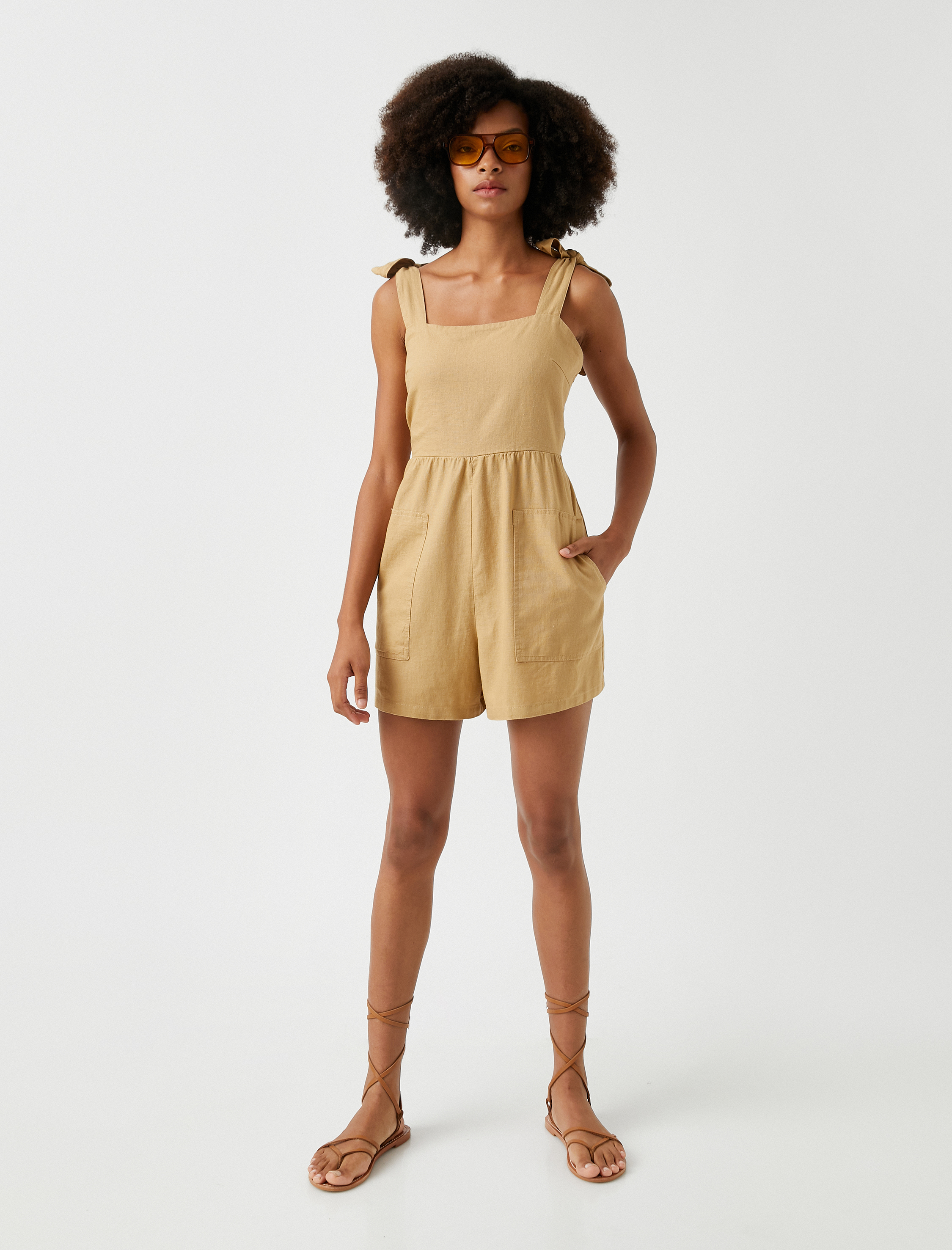 Şort Tulum Sırt Detaylı Keten Karışımlı