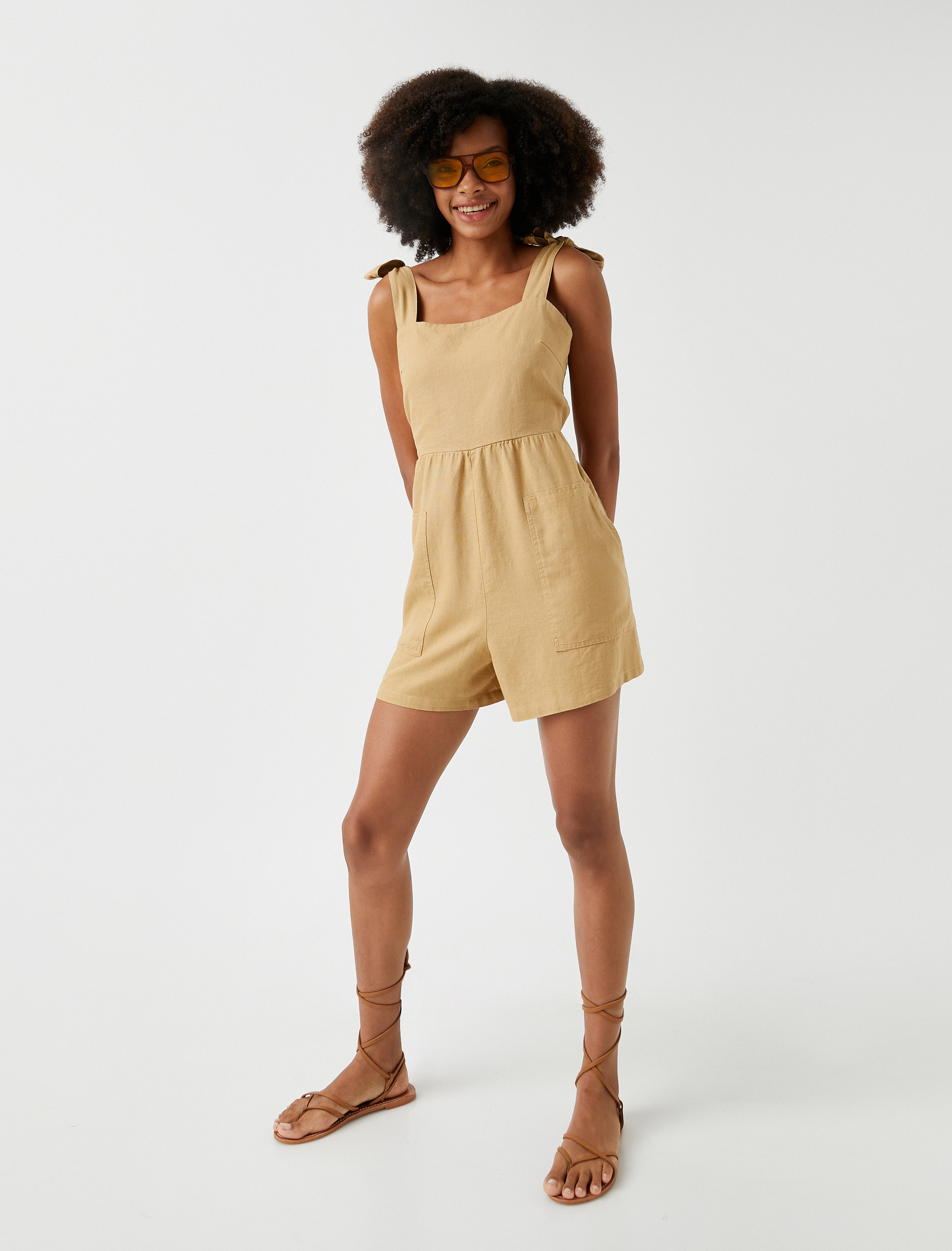 Şort Tulum Sırt Detaylı Keten Karışımlı