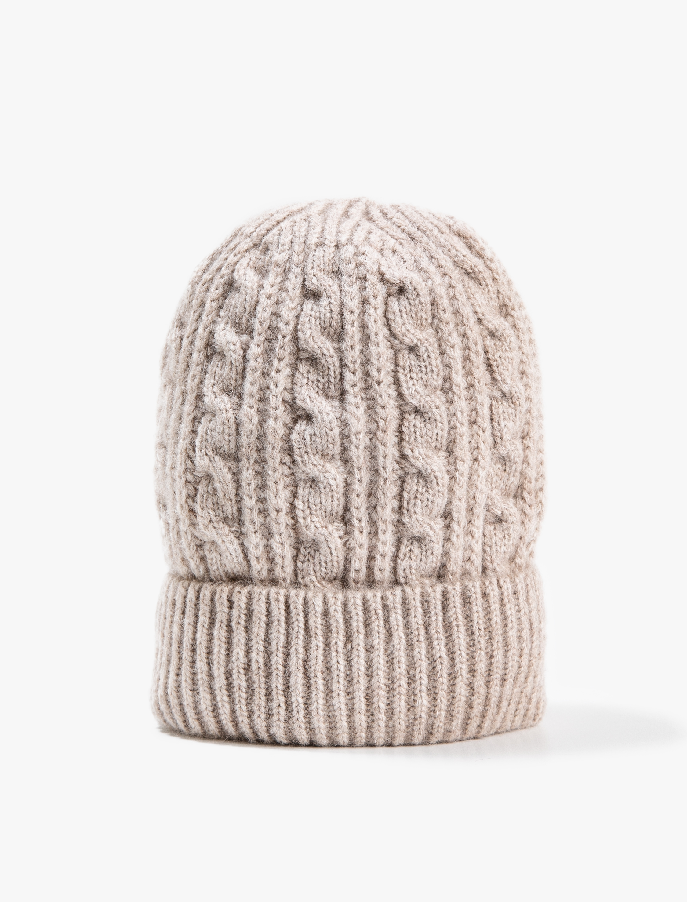 Kadın Ribanalı Bere Saç Örgüsü Şekilli