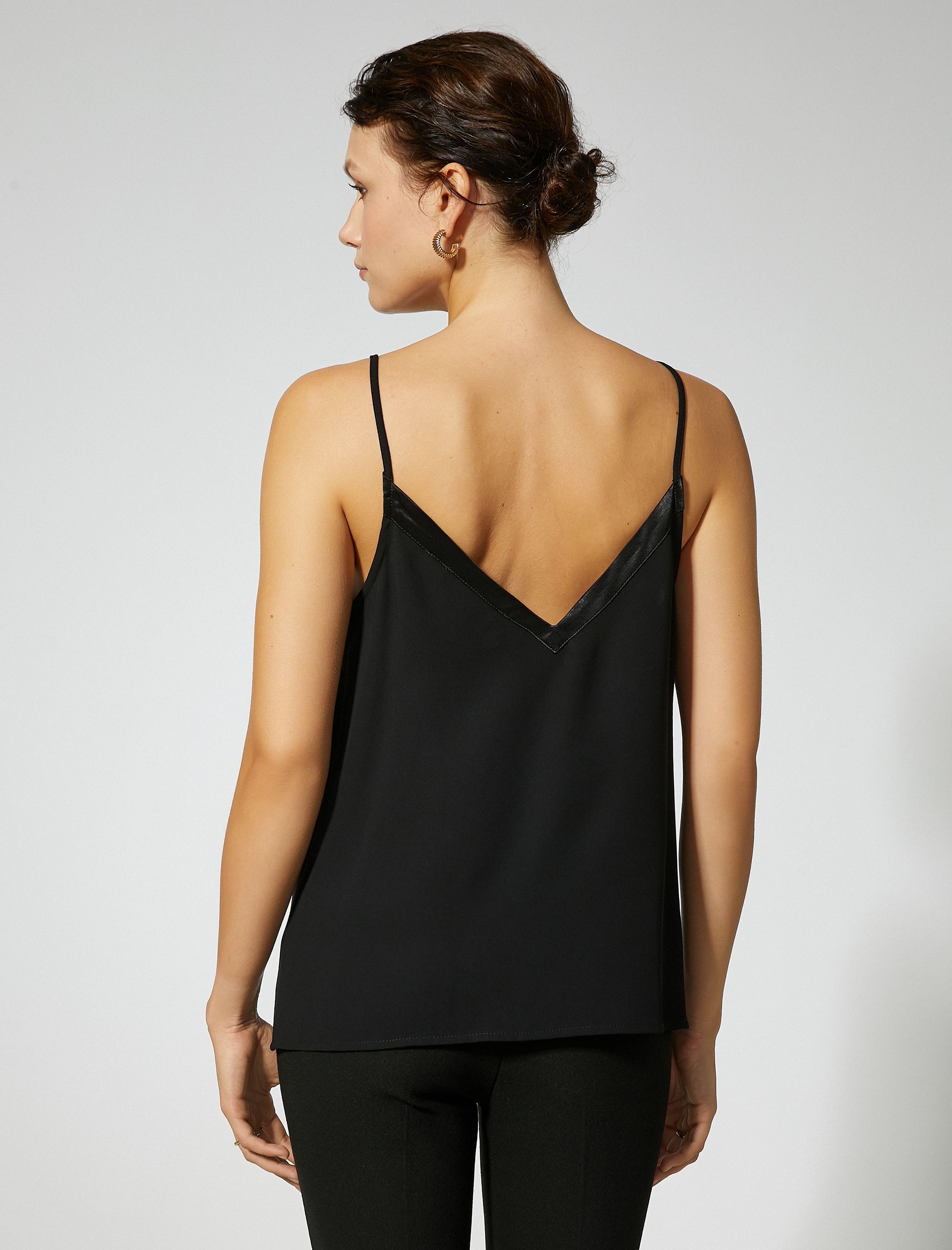   V Yaka Askılı Bluz