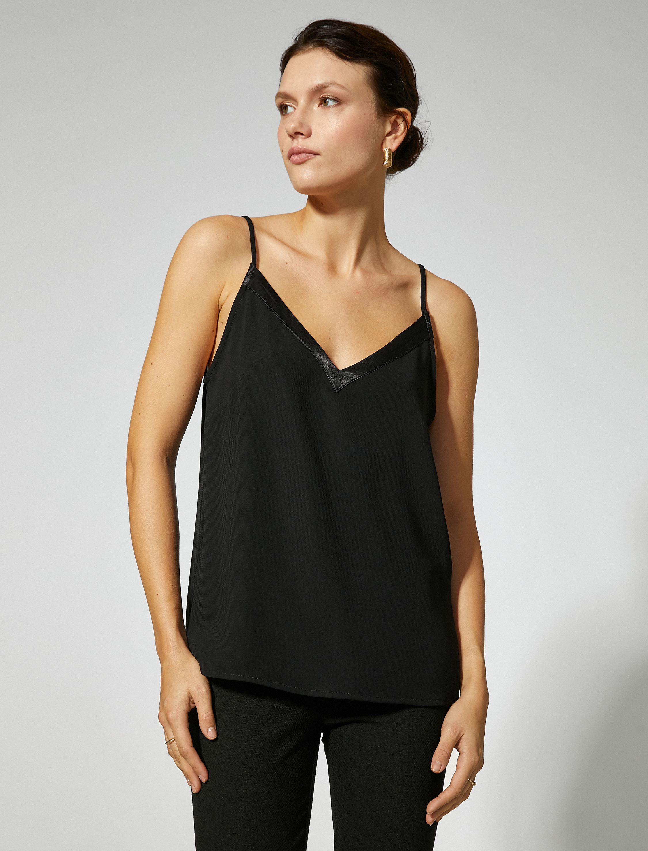   V Yaka Askılı Bluz