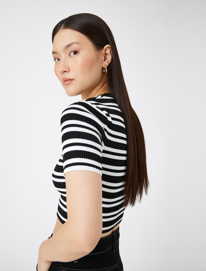  Crop Triko Kazak Kısa Kollu