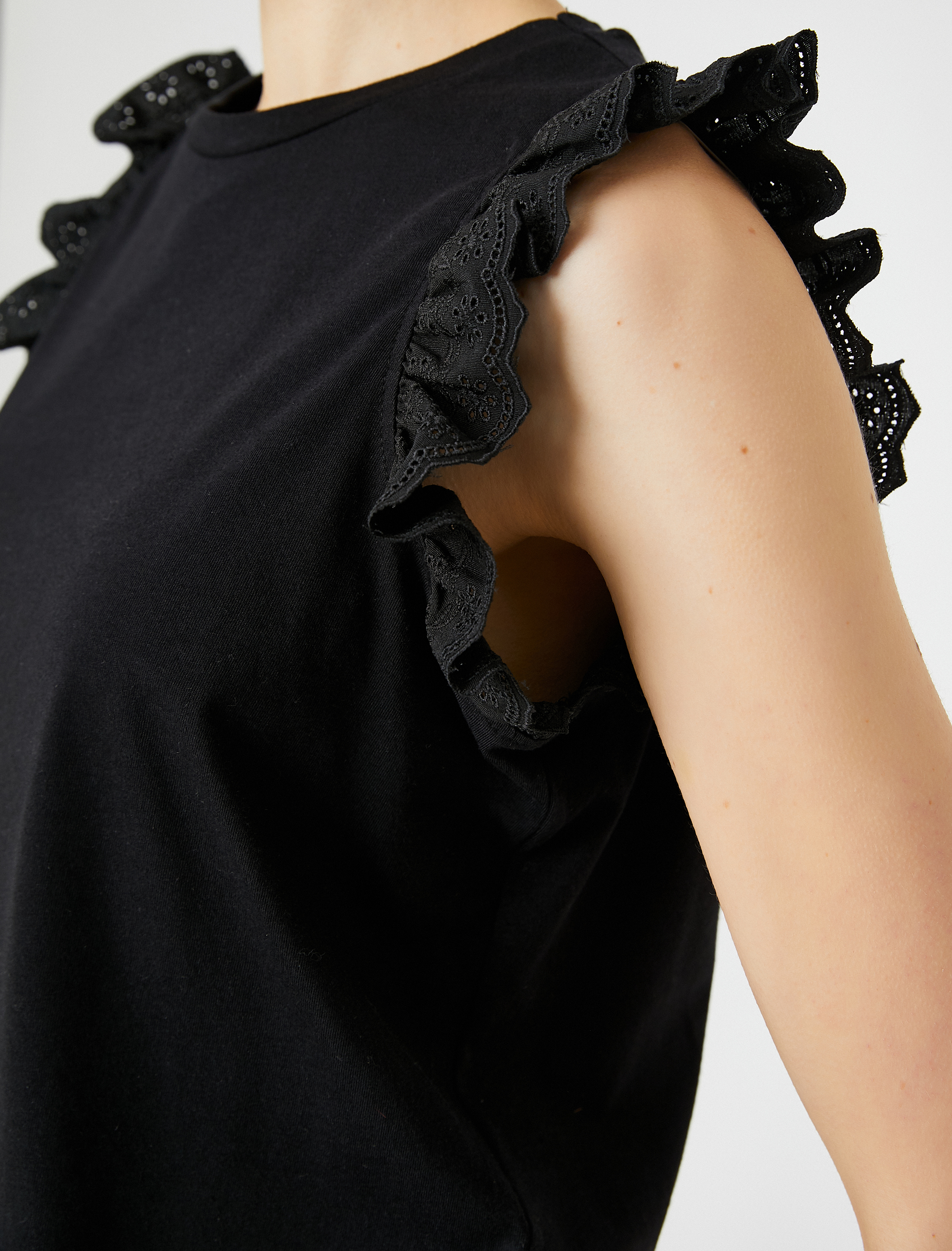   Kolları Fisto Detaylı Tişört Bisiklet Yaka