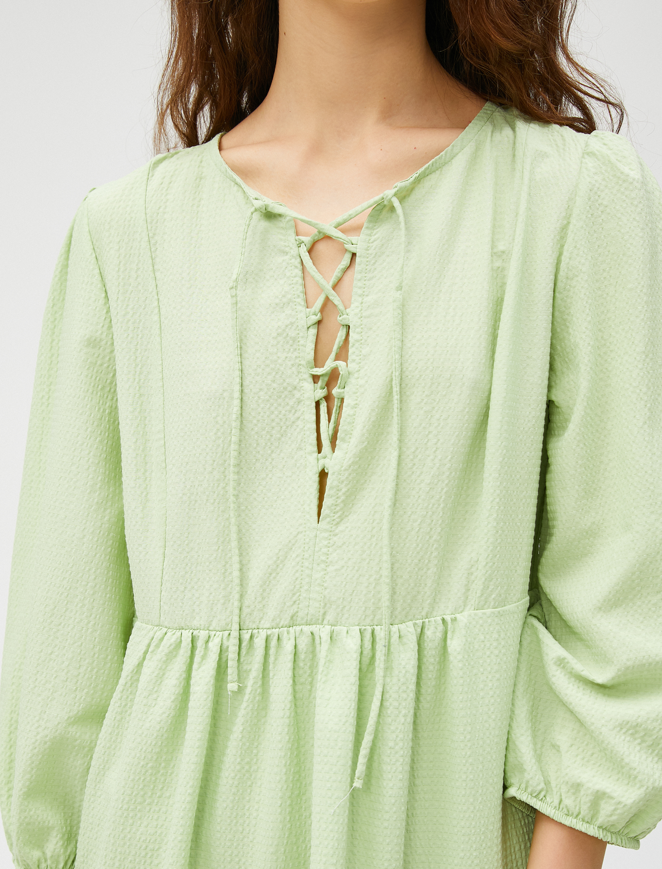   Uzun Kollu Elbise Bağlama Detaylı Volanlı Viskon Karışımlı Fiyonk Detaylı