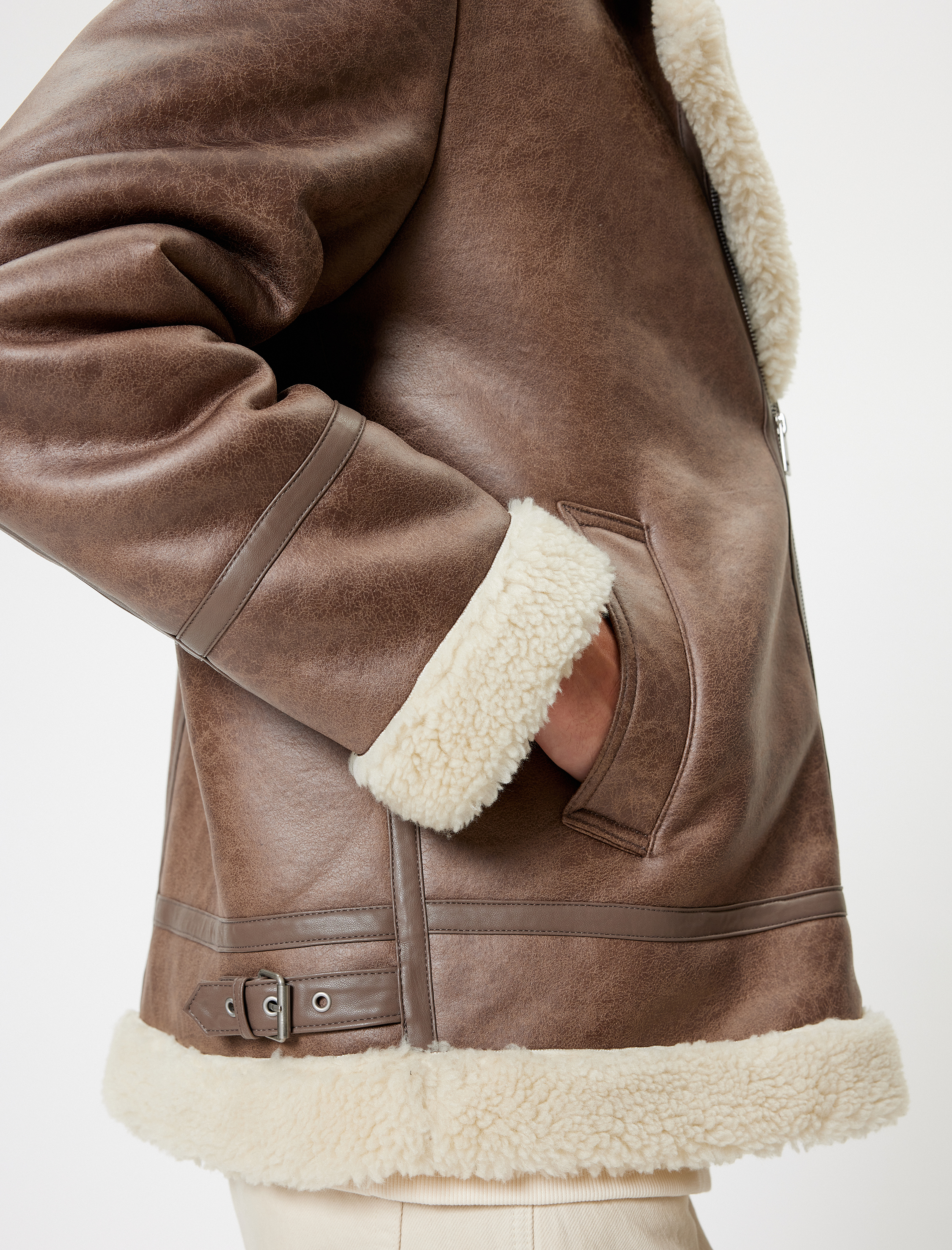   Peluş Yaka Detaylı Fermuarlı Suni Deri Ceket