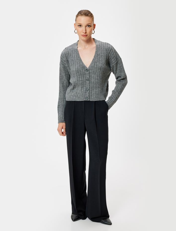  Yumuşak Dokulu V Yaka Düğmeli Çizgili Triko Hırka