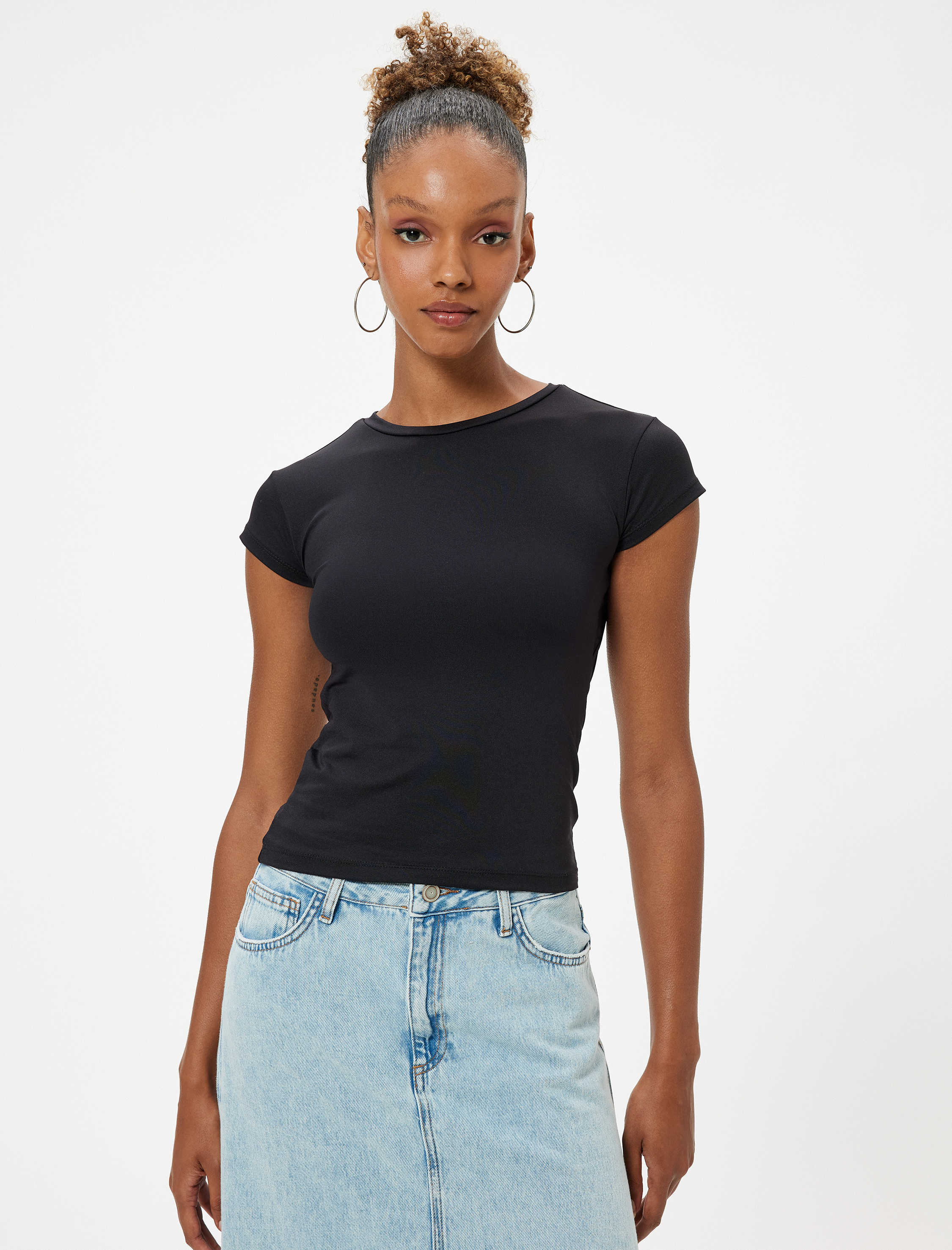   Bisiklet Yaka Body Sırt Detaylı Kısa Kollu Slim Fit