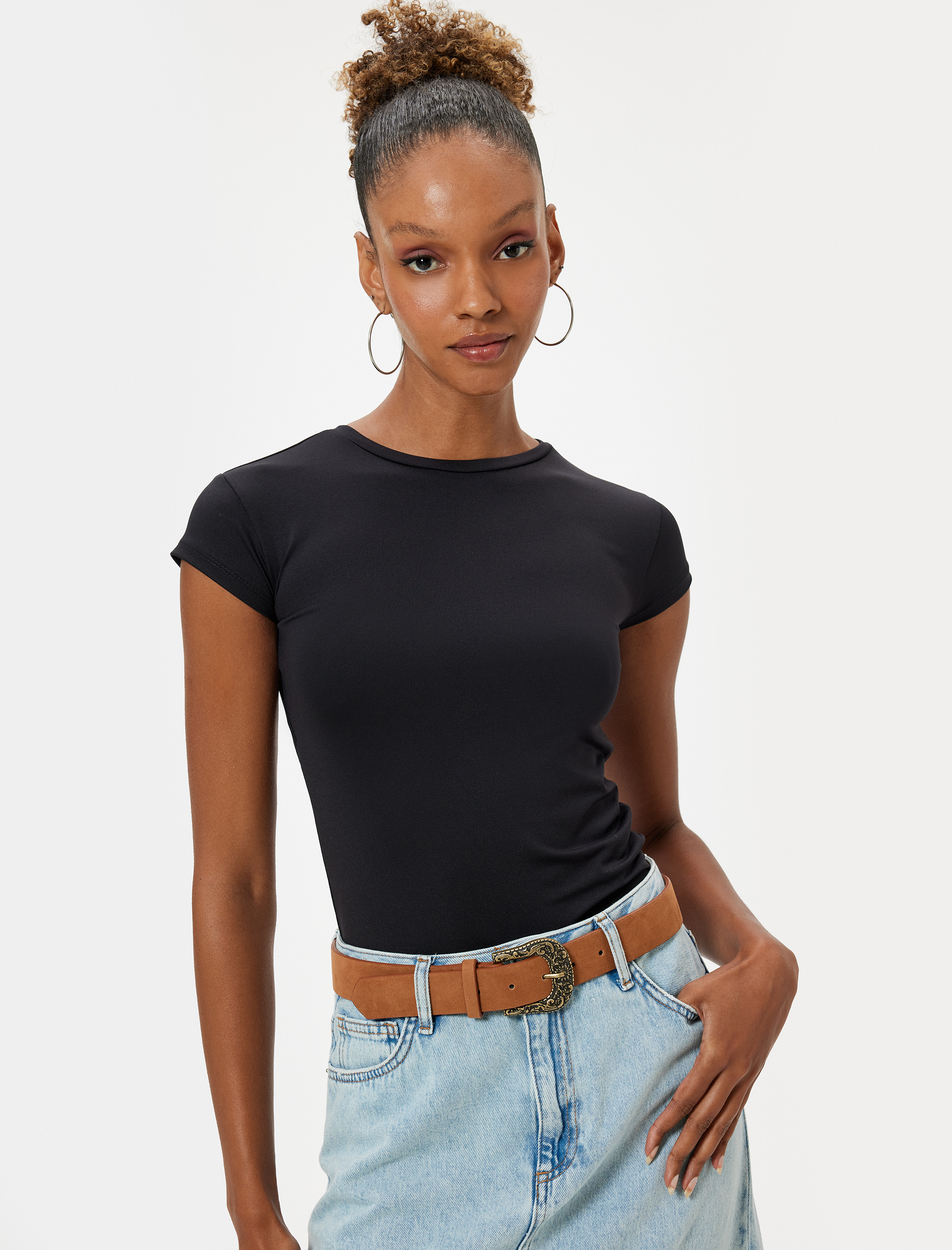   Bisiklet Yaka Body Sırt Detaylı Kısa Kollu Slim Fit