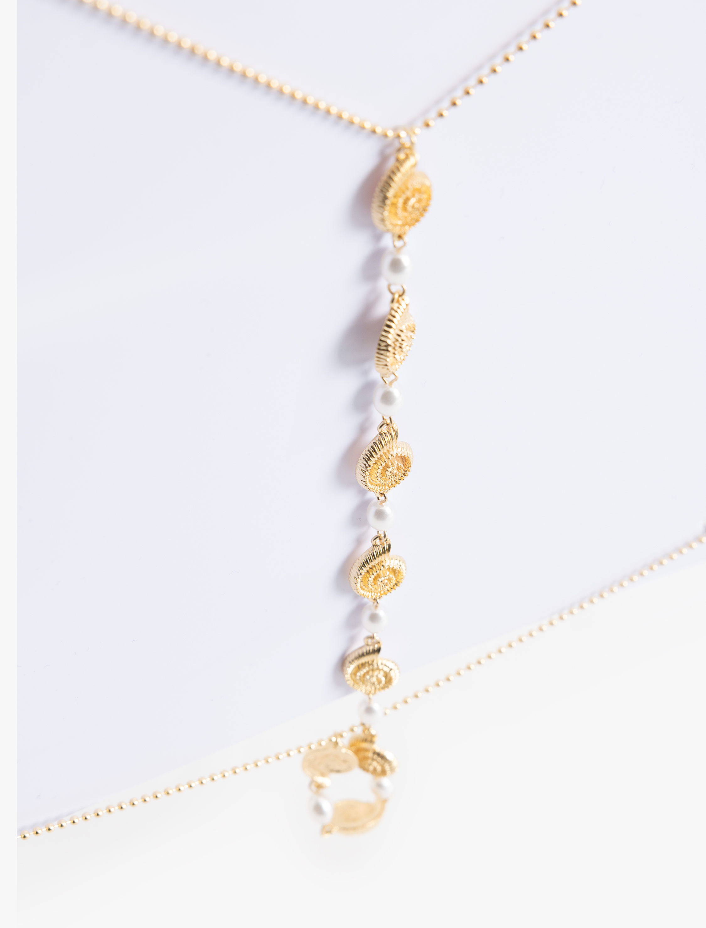  Kadın Vücut Kolyesi Deniz Kabuğu ve İnci Detaylı -Koton X Sibil Çetinkaya