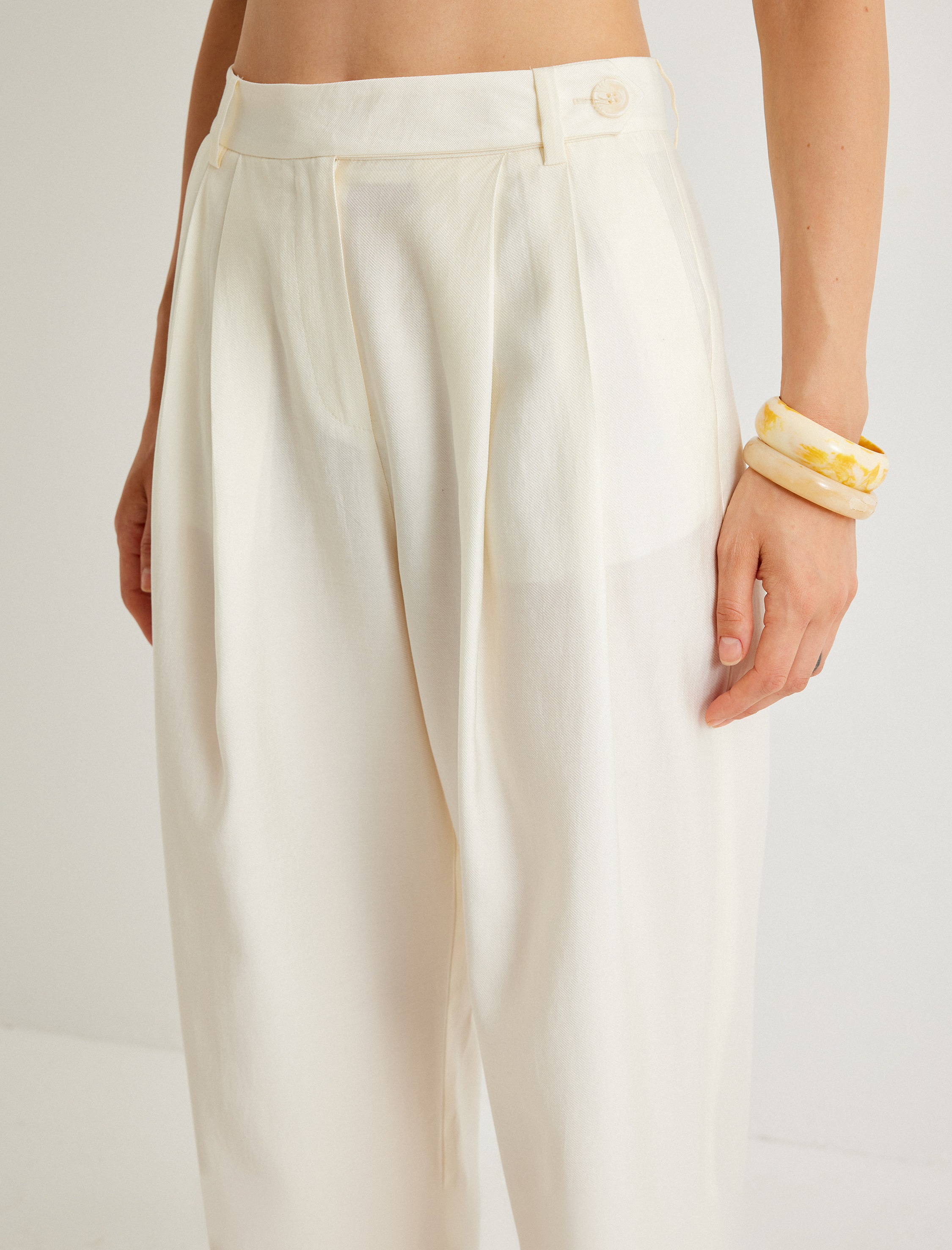   Koton X Melis Ağazat - Havuç Kesim Pantolon Cepli Pile Detaylı