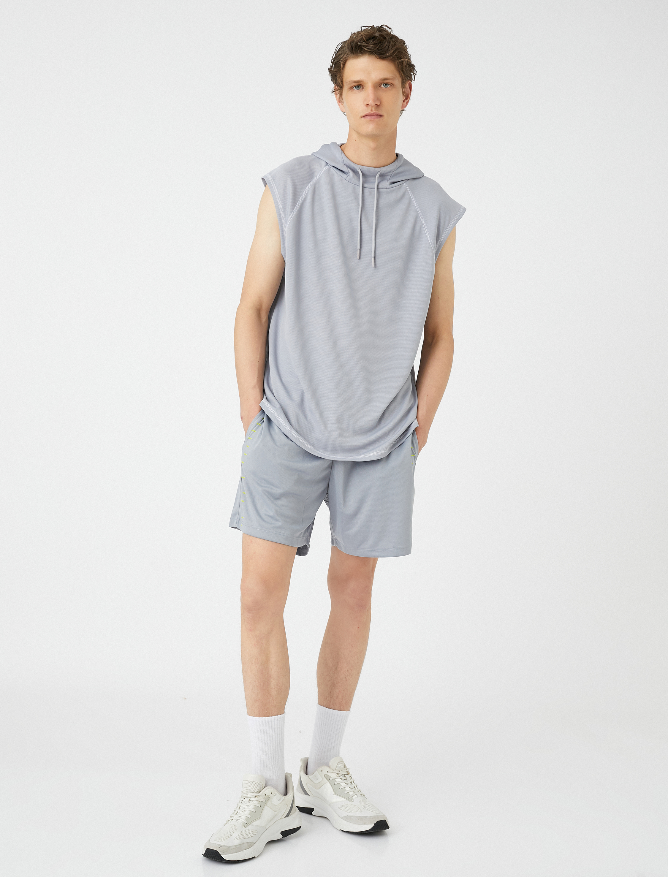   Spor Şort Beli Bağcıklı Şerit Baskılı Cep Detaylı