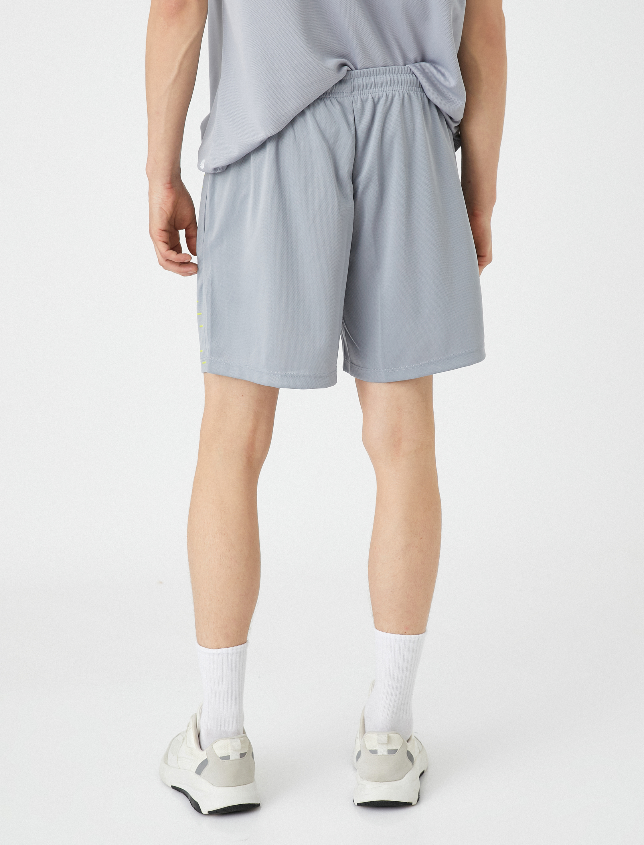   Spor Şort Beli Bağcıklı Şerit Baskılı Cep Detaylı