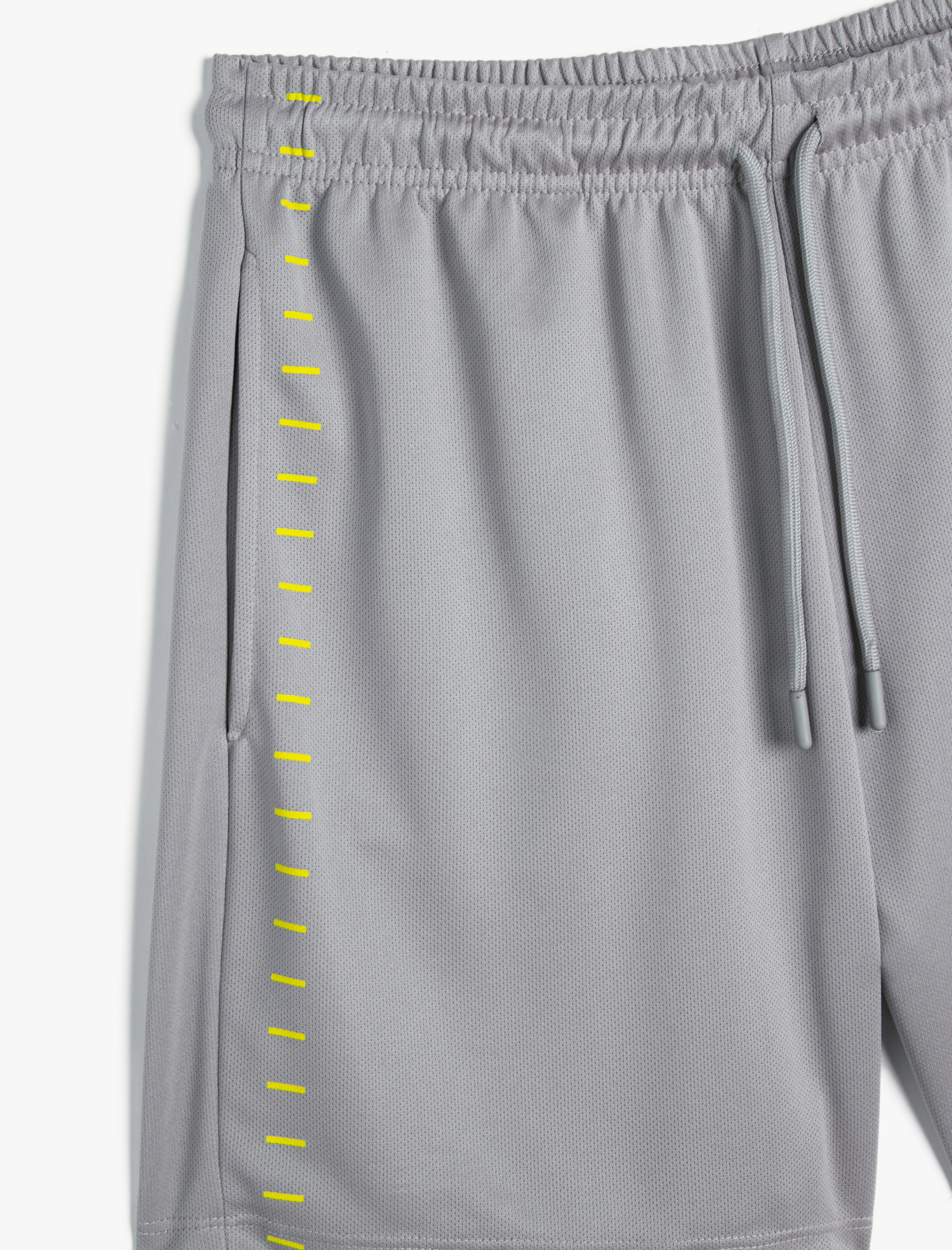   Spor Şort Beli Bağcıklı Şerit Baskılı Cep Detaylı