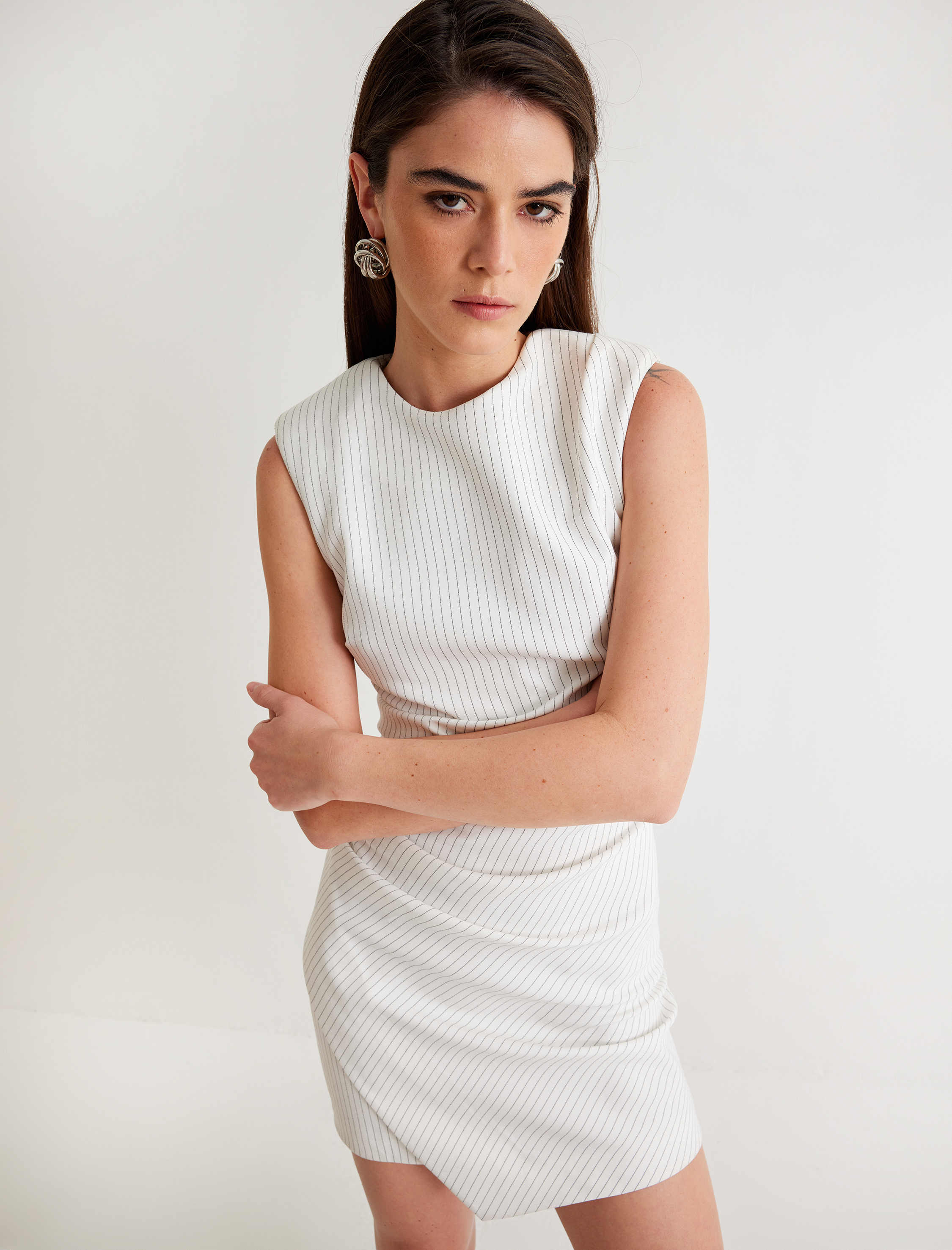   Bisiklet Yaka Drape Detaylı Kruvaze Kolsuz Mini Elbise