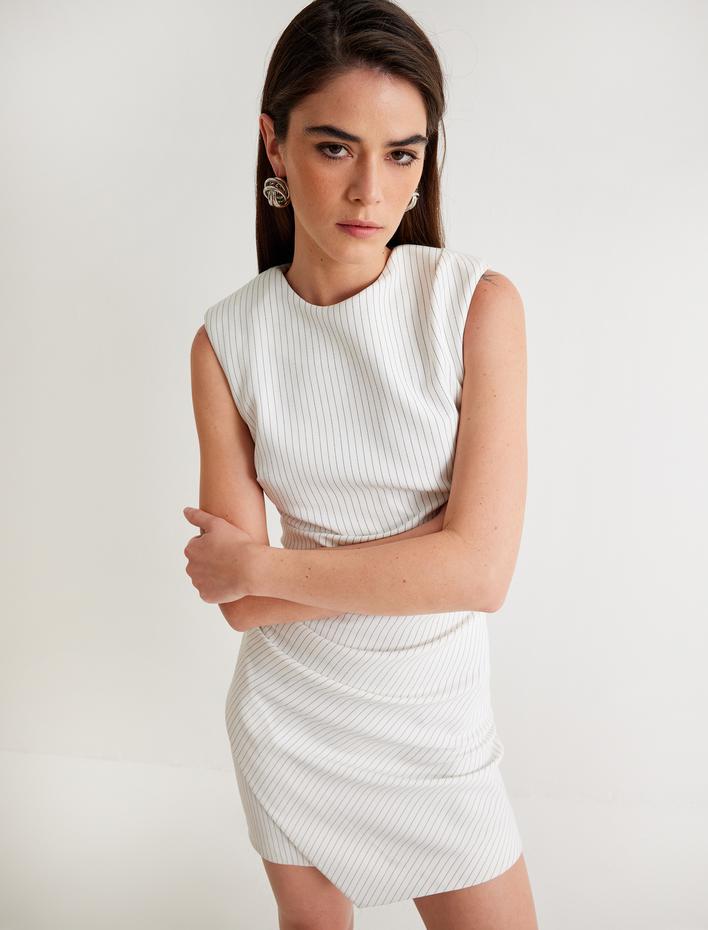  Bisiklet Yaka Drape Detaylı Kruvaze Kolsuz Mini Elbise