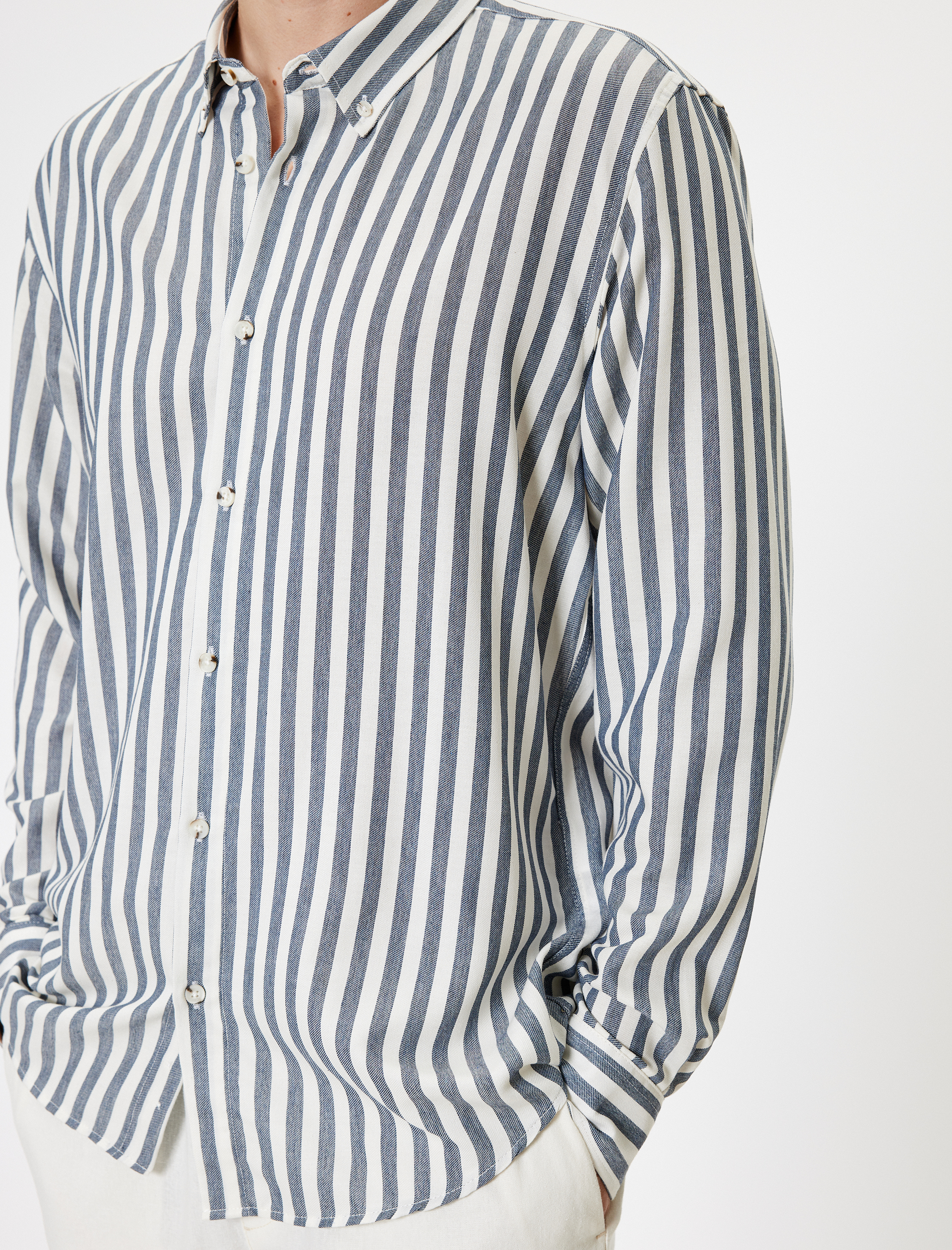   Uzun Kollu Düğmeli Yaka Çizgili Regular Fit Gömlek