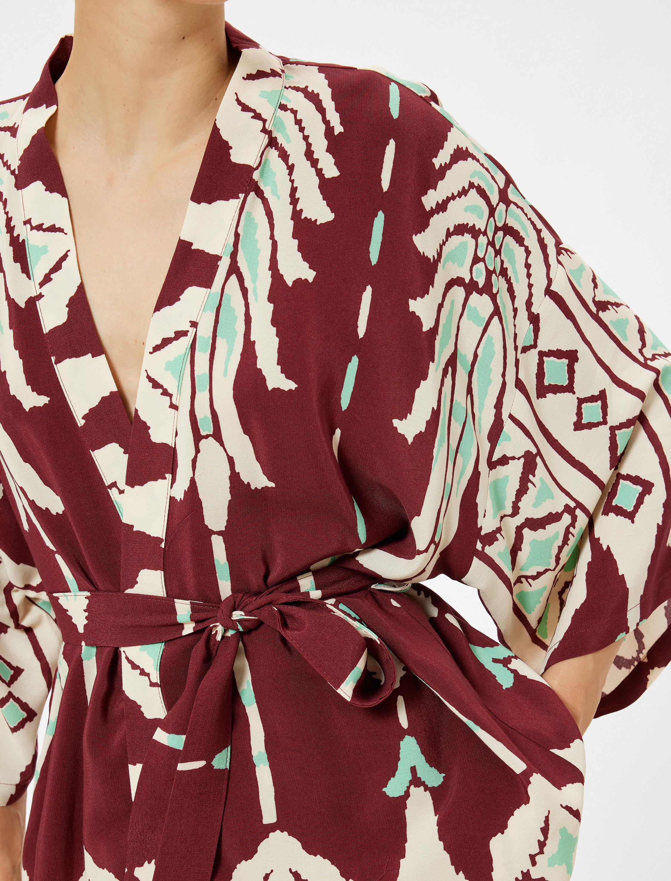 Koton X Melis Ağazat - Viskon Uzun Kimono Geniş Kollu Kuşak Detaylı Floral Etnik Desenli